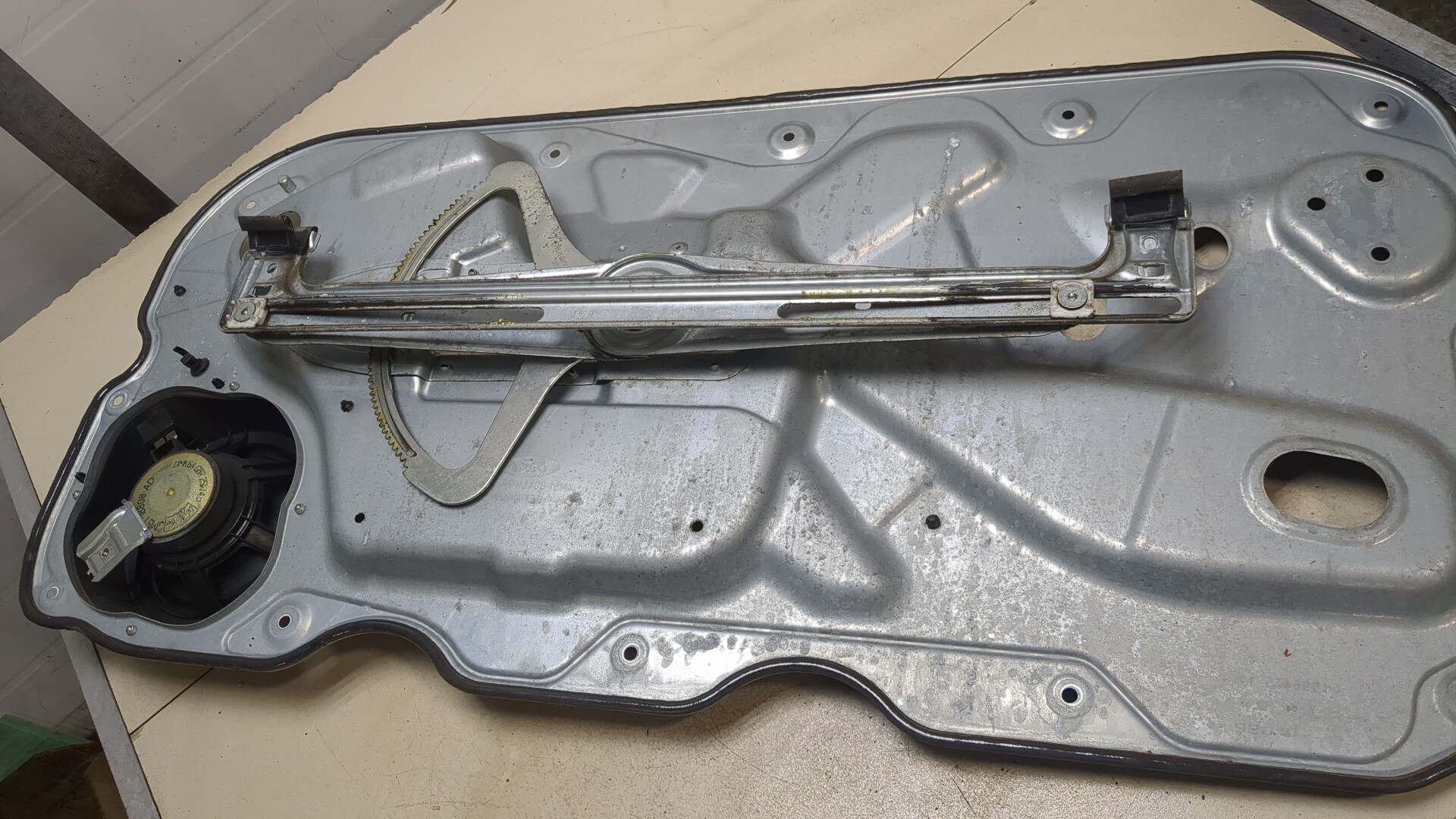 Стеклоподъемник электр. передний левый