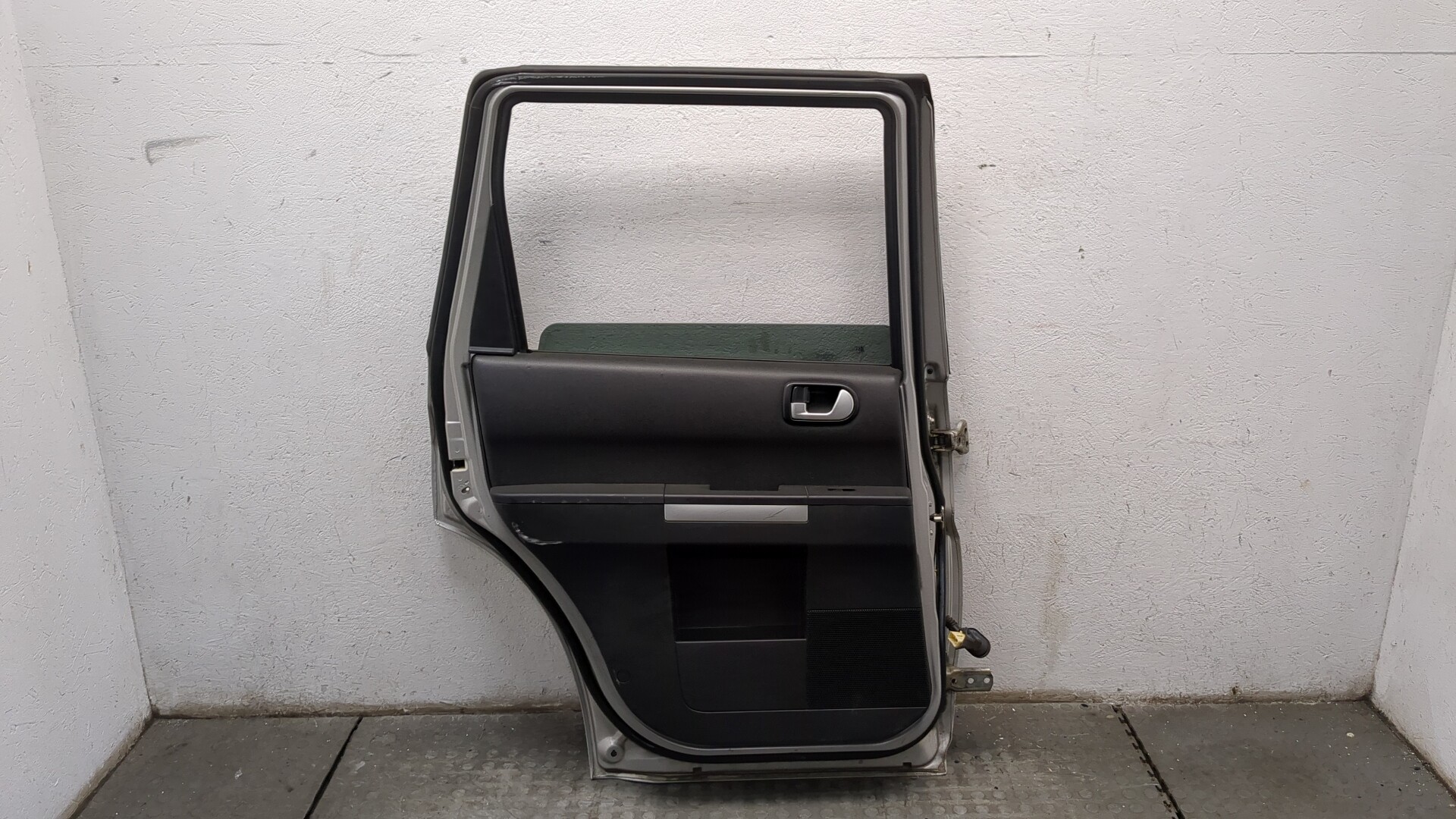Дверь задняя левая