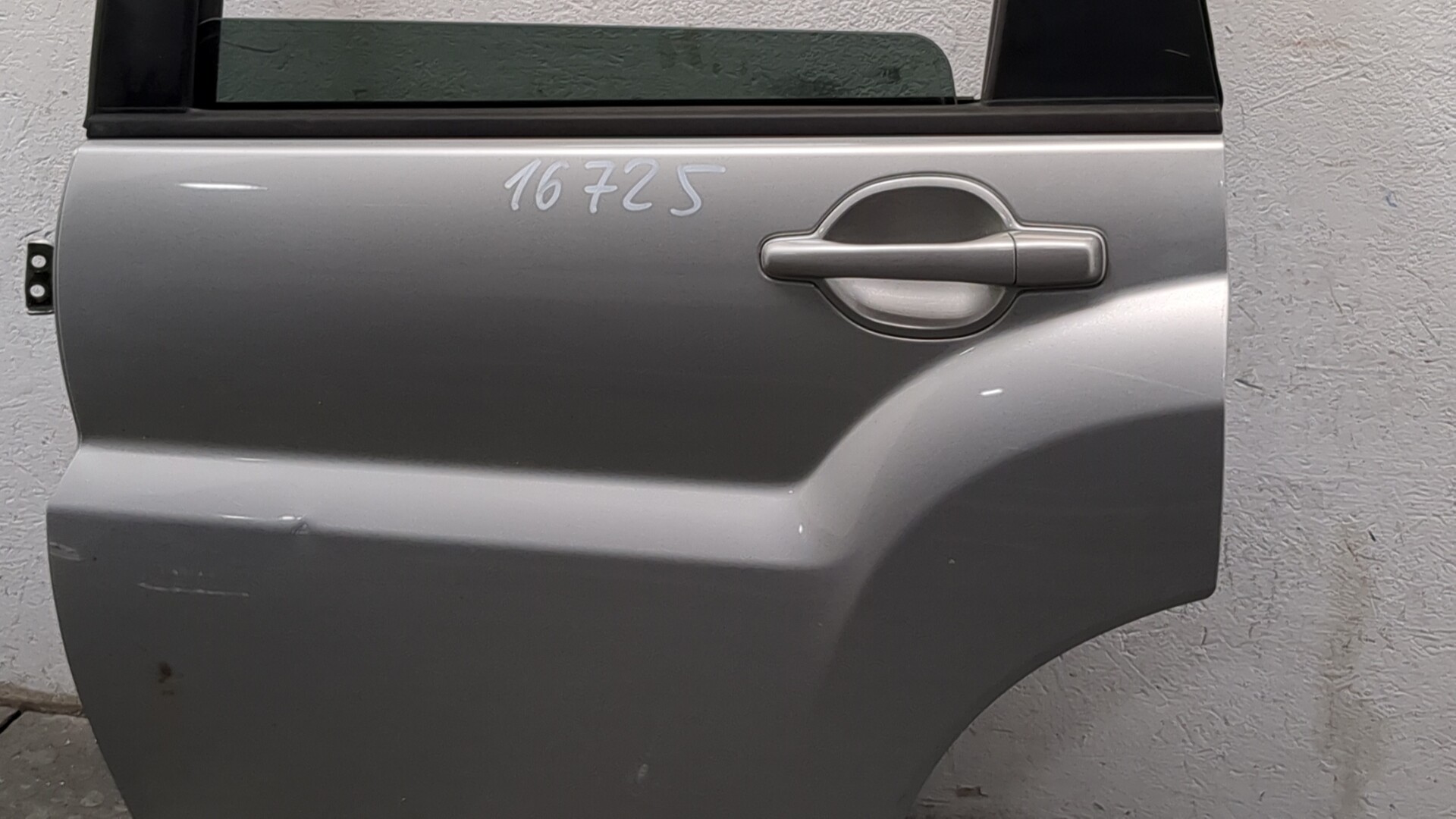 Дверь задняя левая