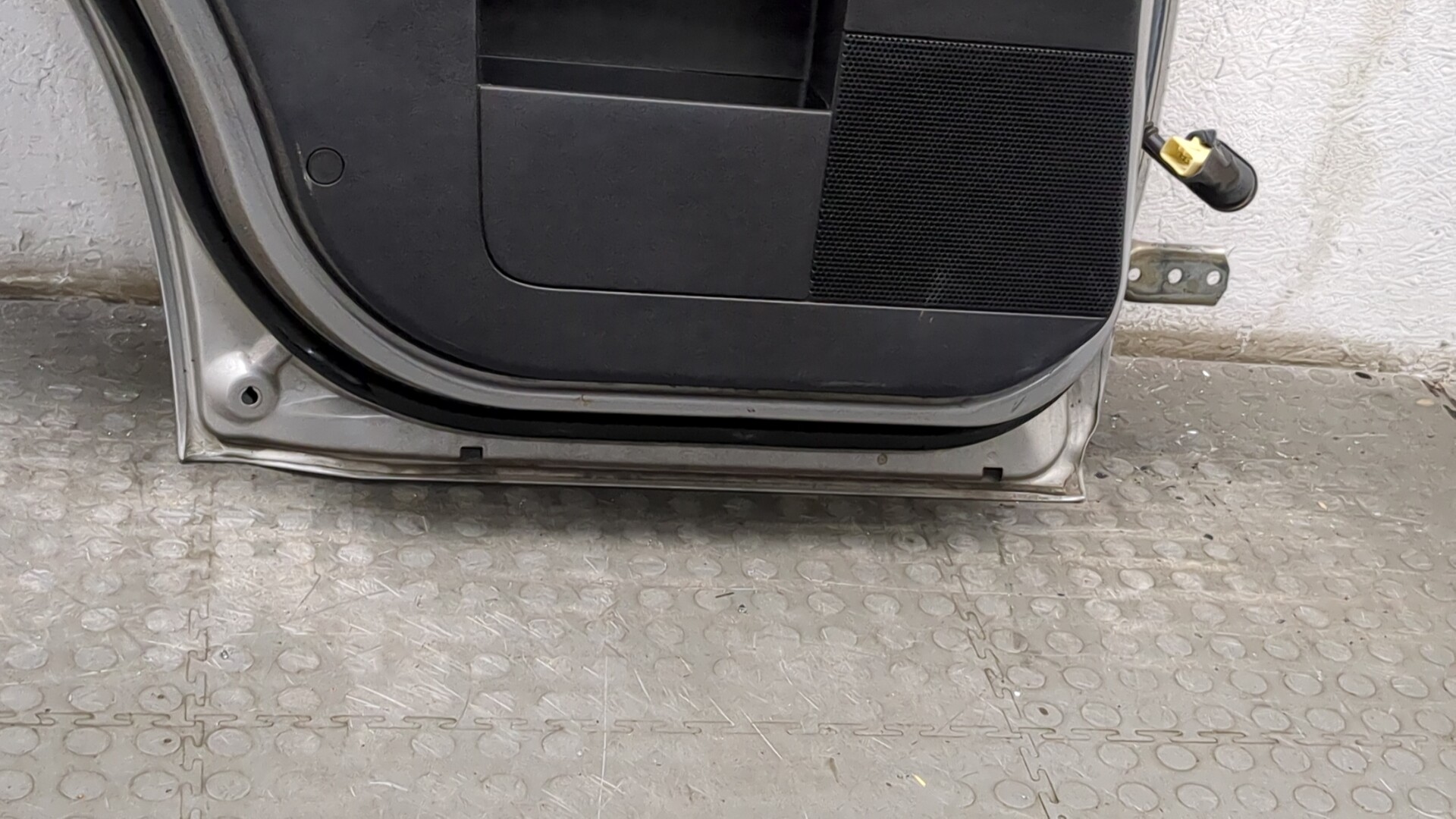 Дверь задняя левая