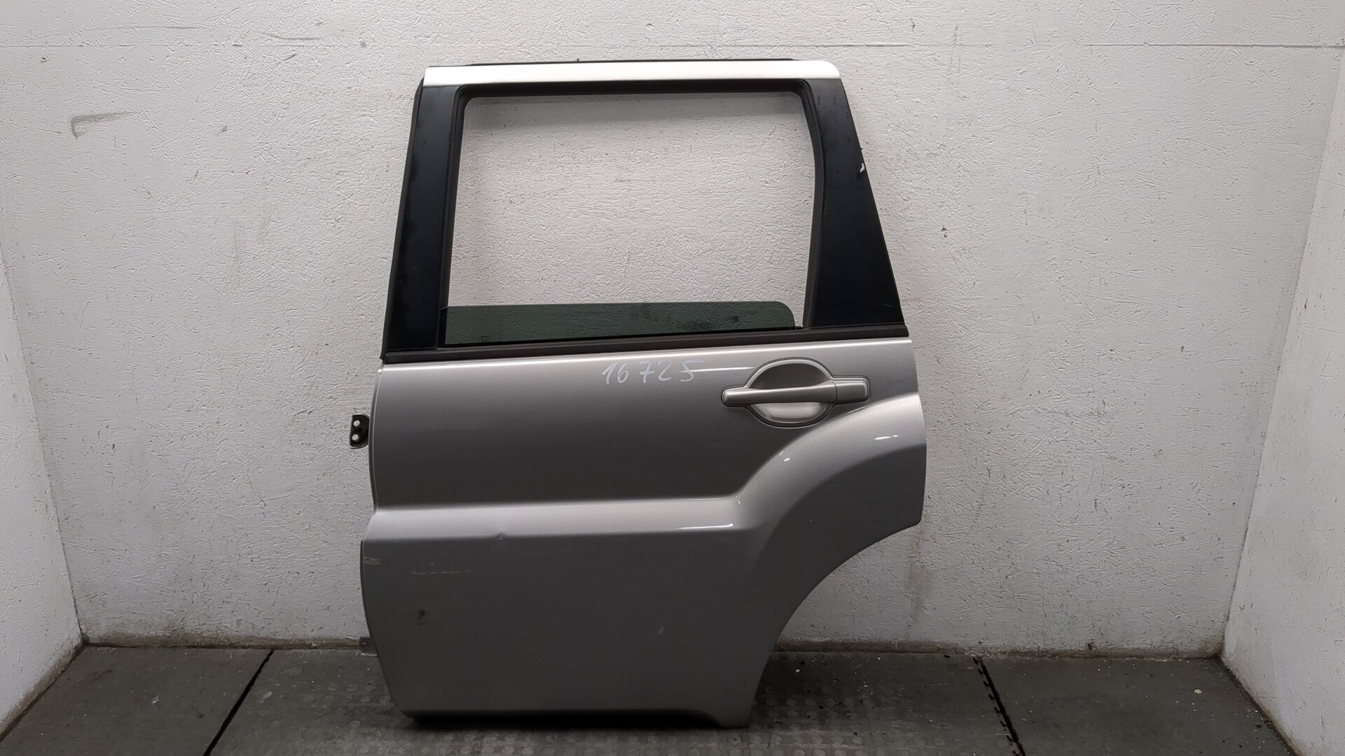 Дверь задняя левая