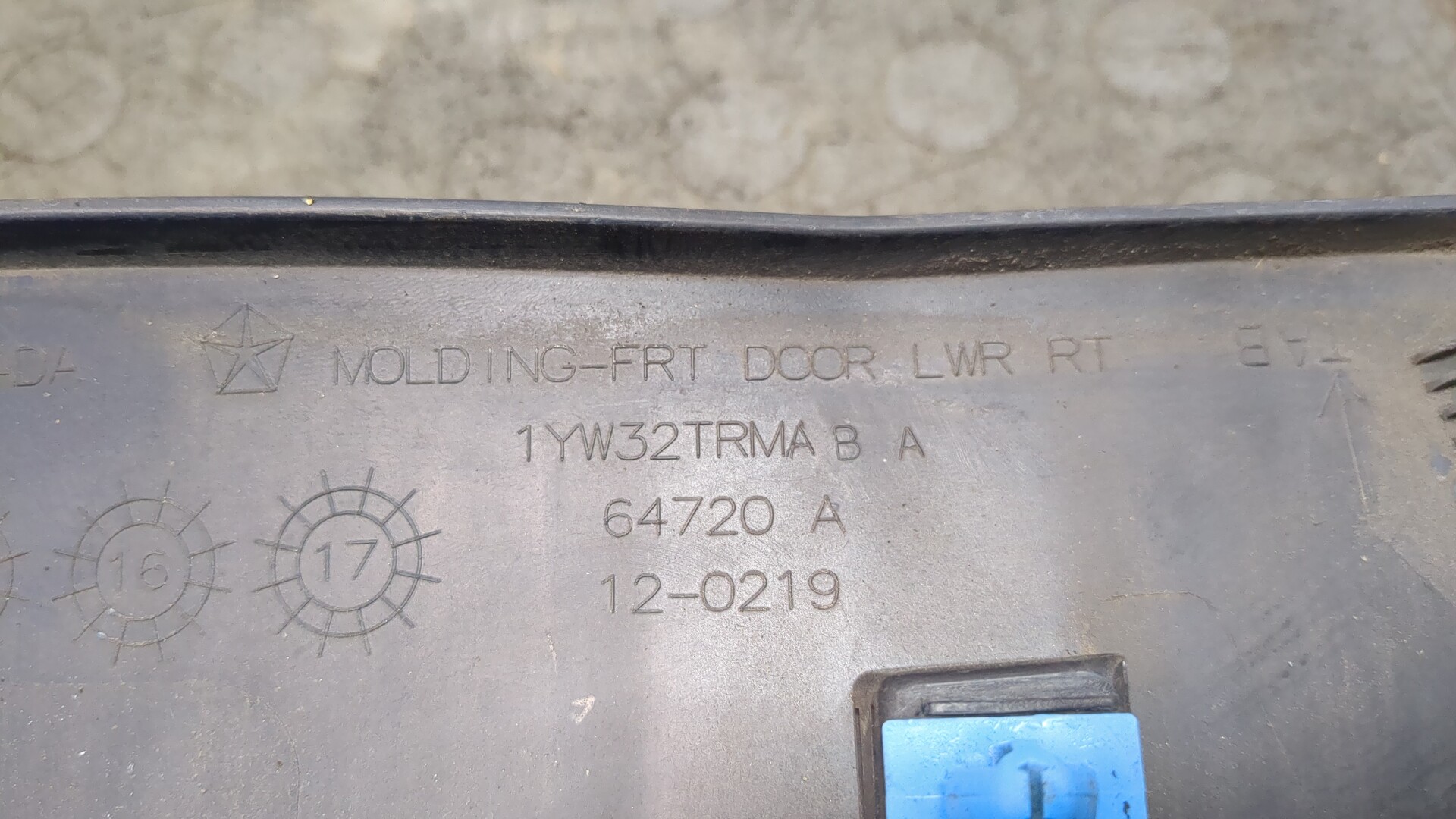 Молдинг двери