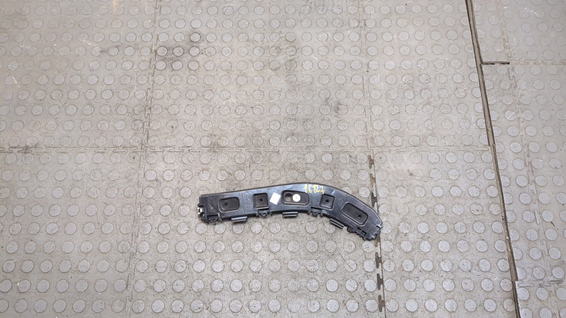 Кронштейн заднего бампера правый