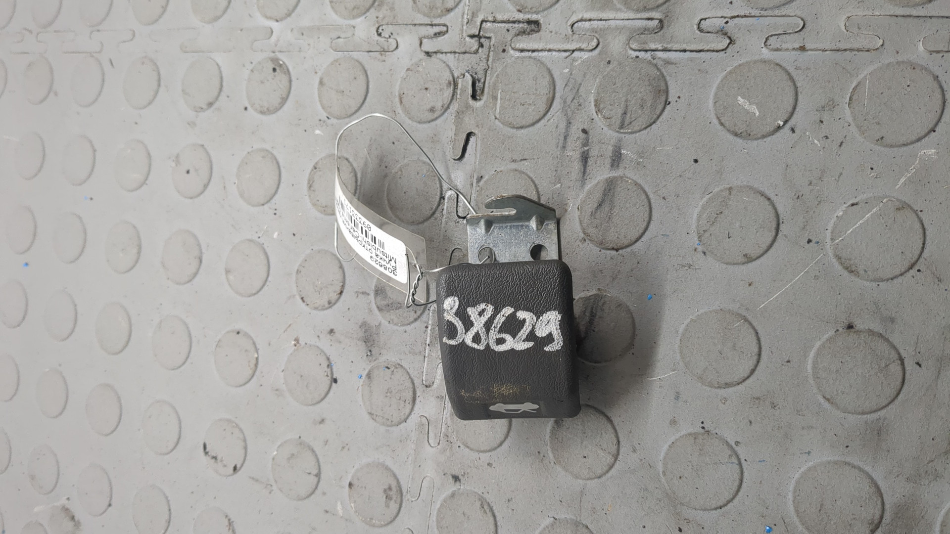 Ручка открывания капота