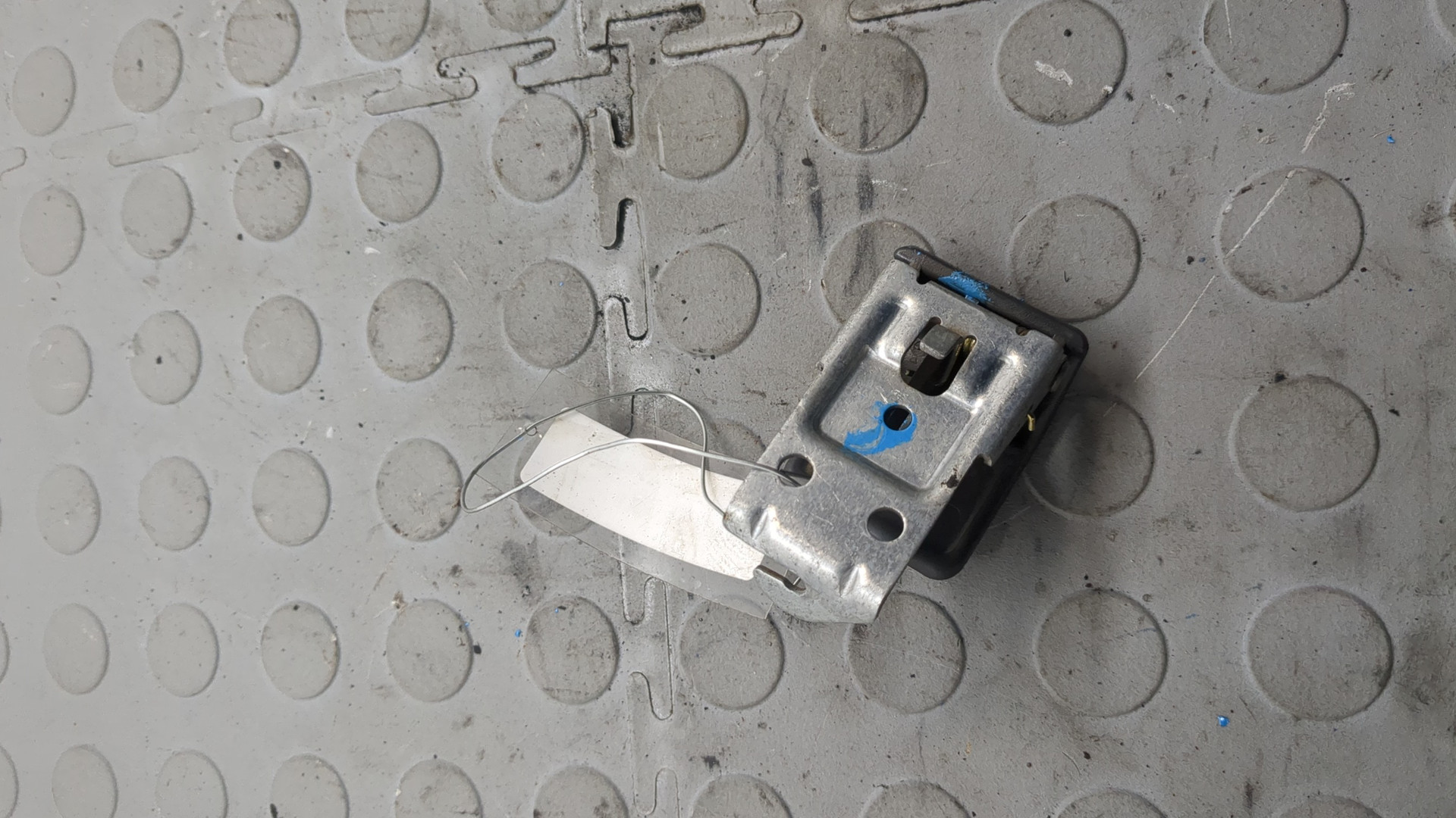 Ручка открывания капота