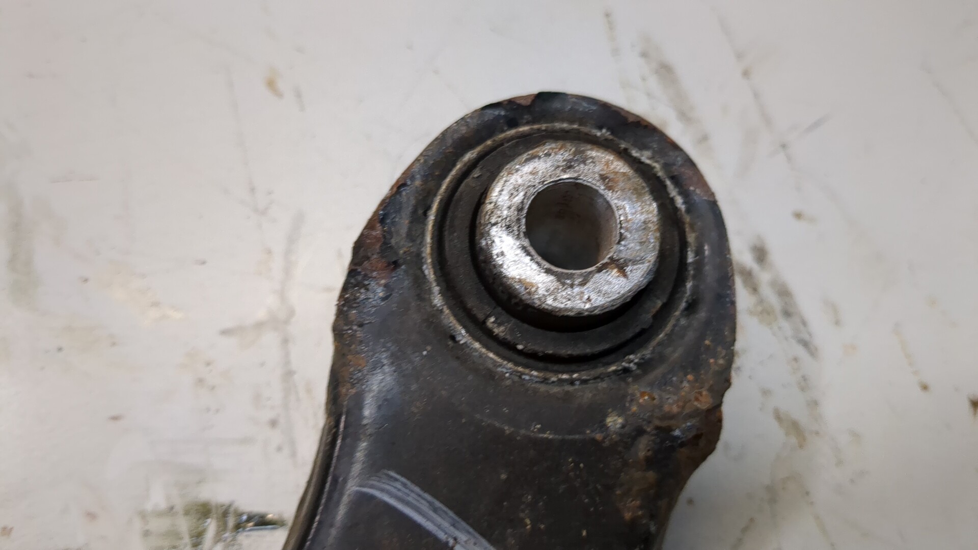 Рычаг задний