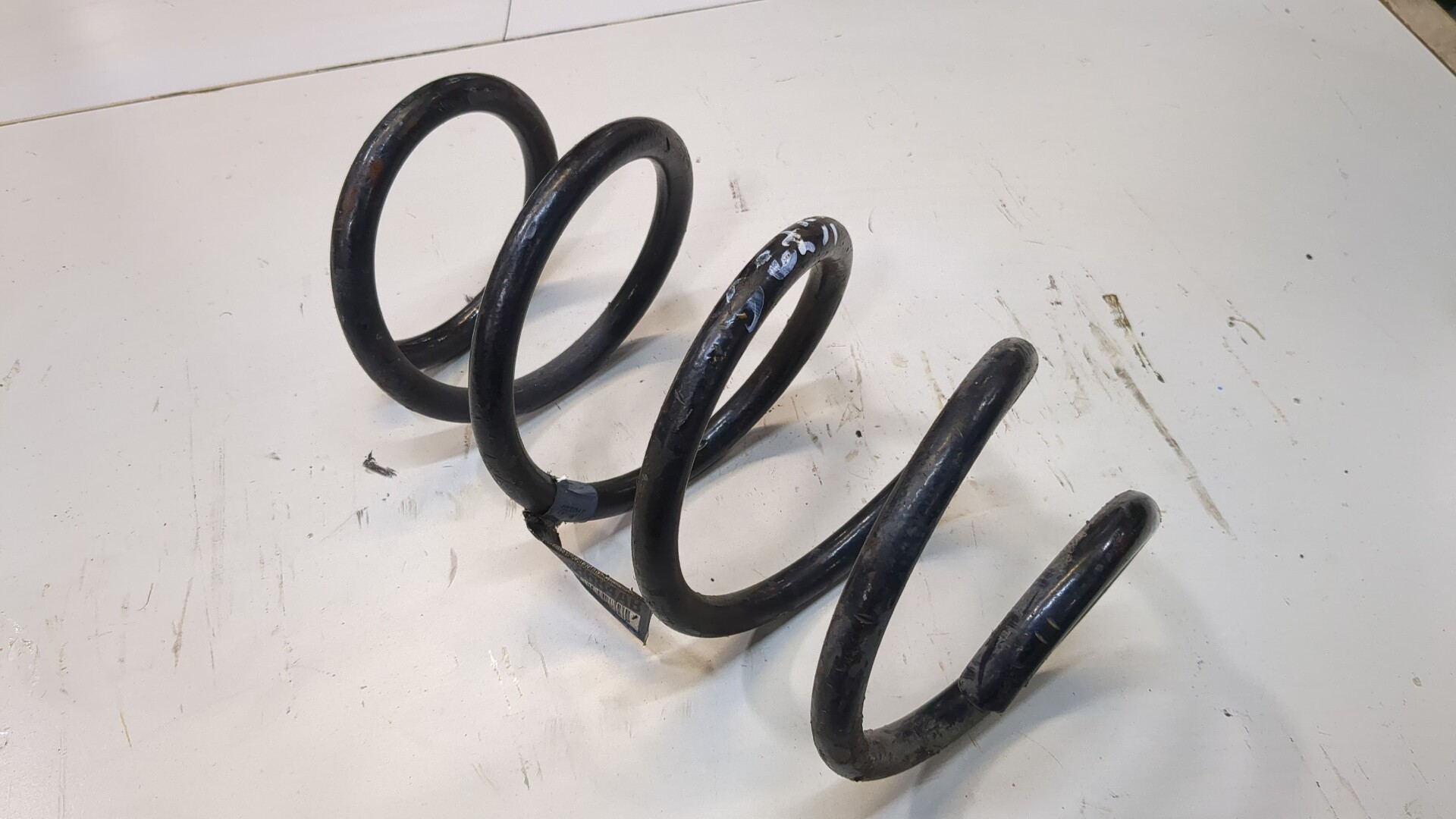 Пружина передняя