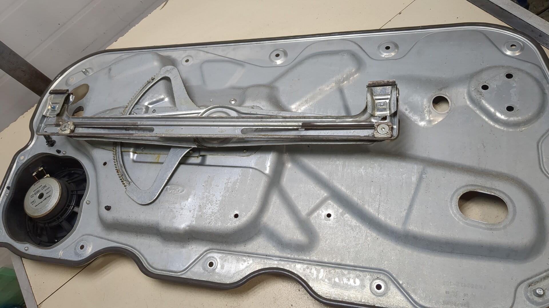 Стеклоподъемник электр. передний левый