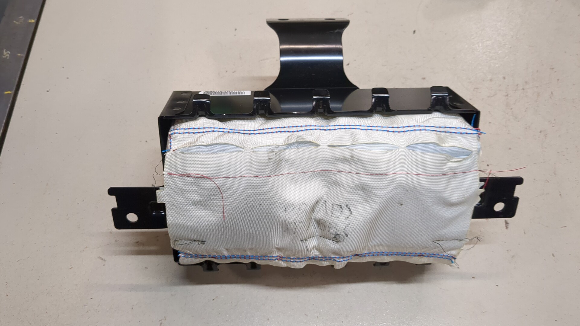 Подушка безопасности пассажирская (в торпедо)