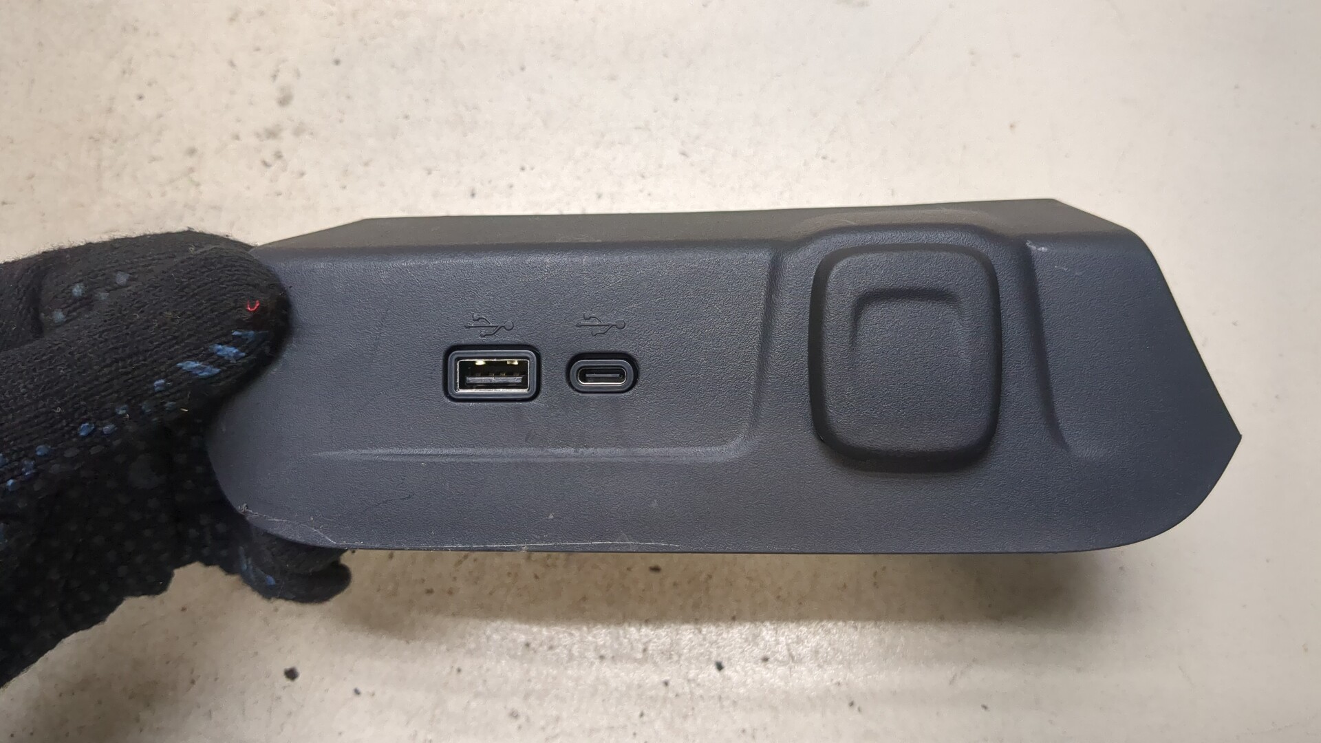 Гнездо AUX / USB IN