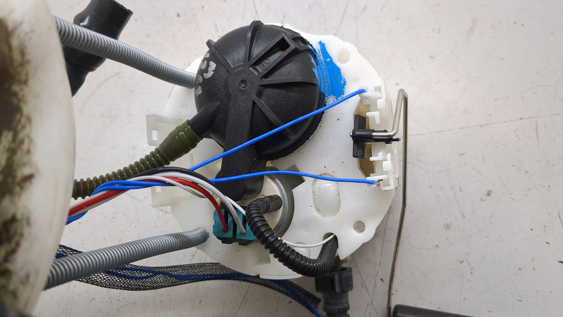 Насос топливный электрический