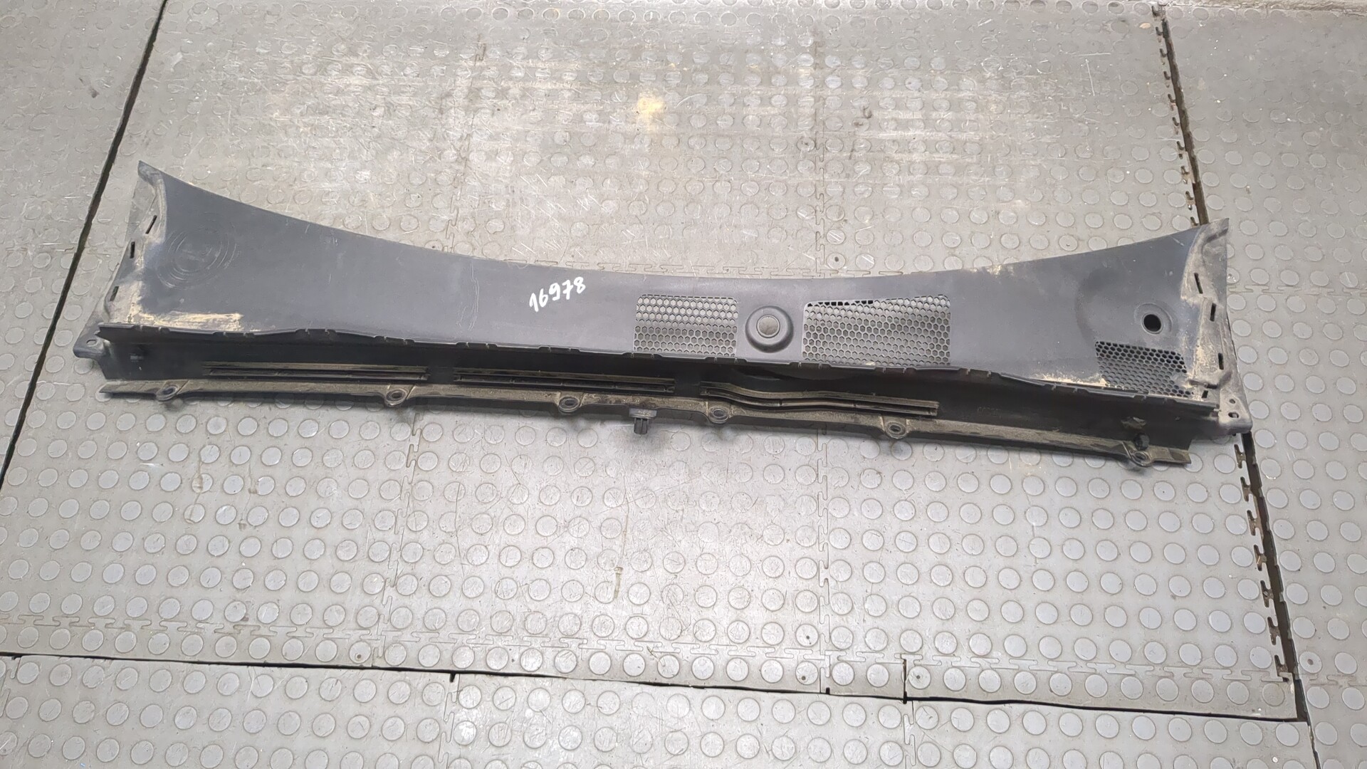 Решетка стеклоочистителей (Жабо)