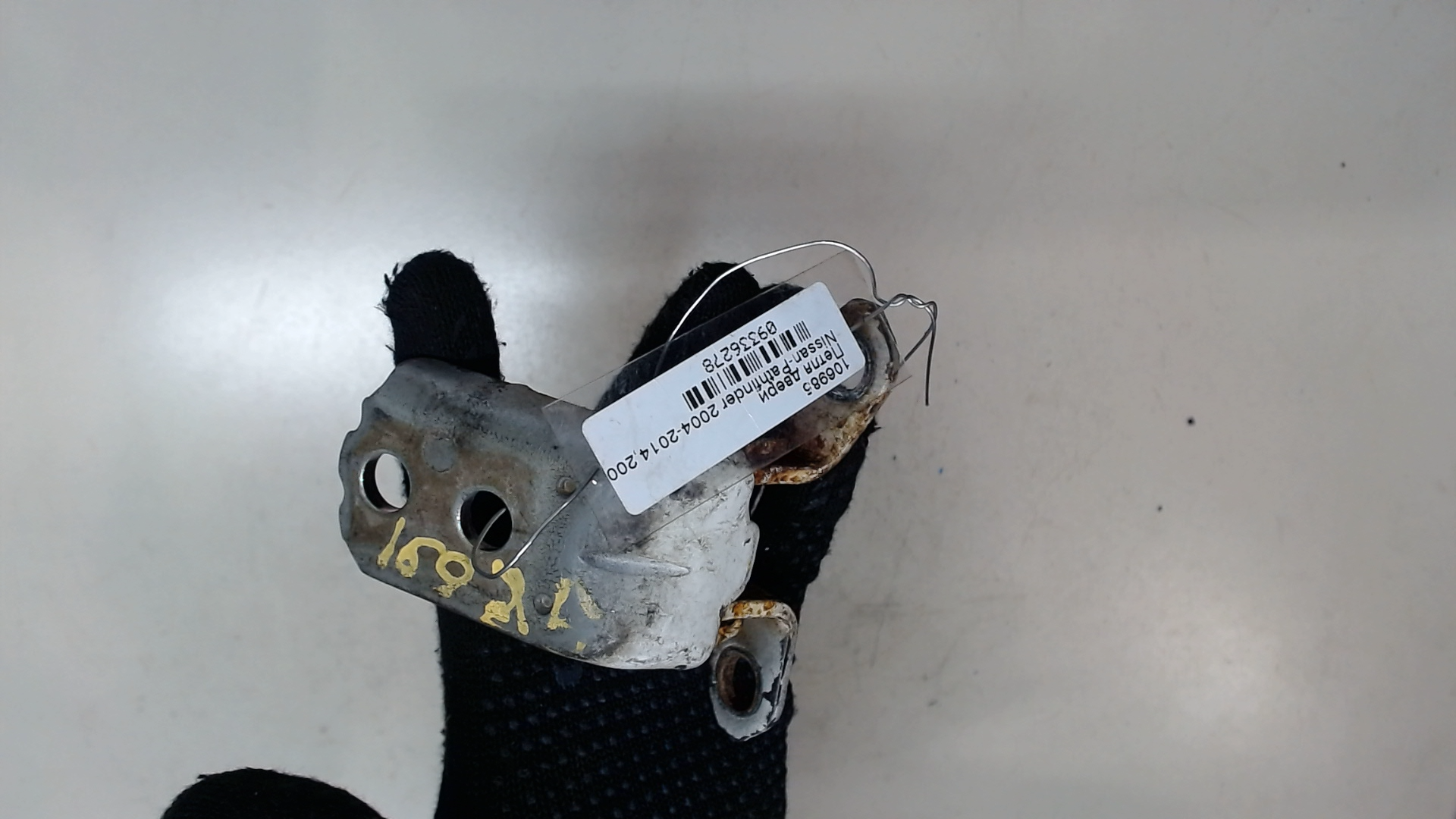 Петля двери