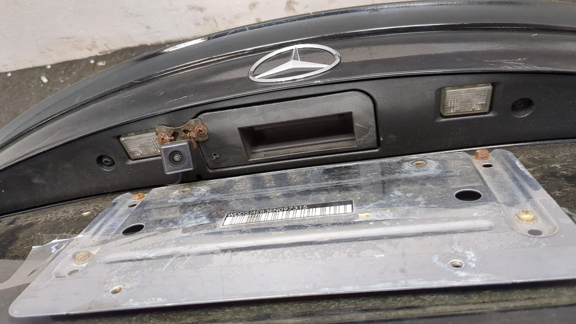 Дверь багажника