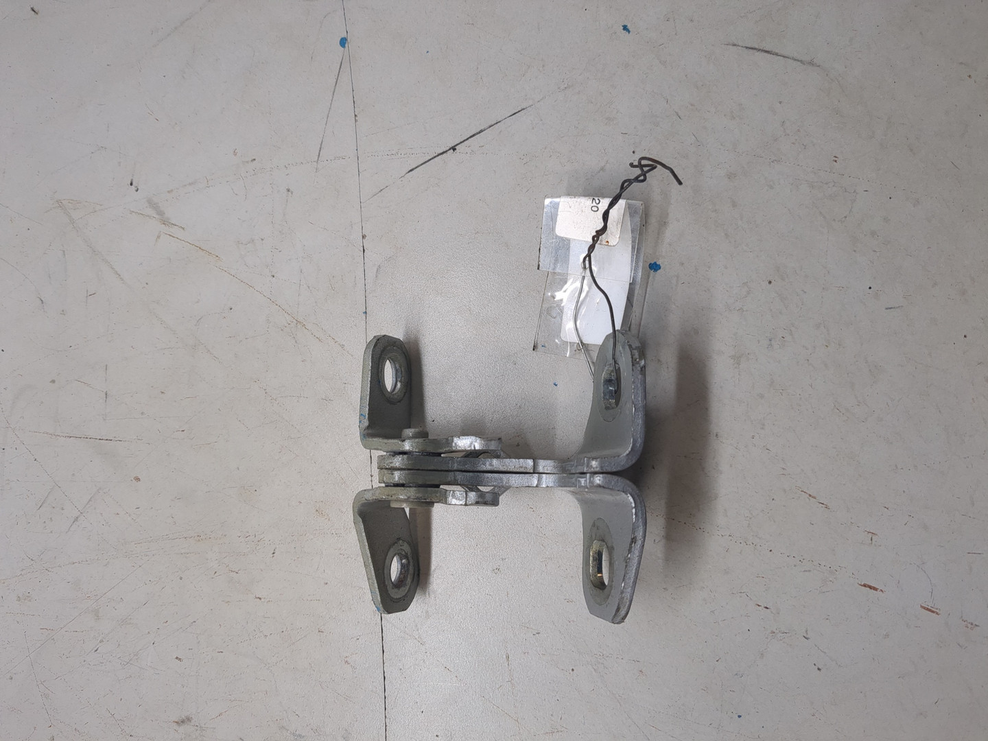 Петля двери