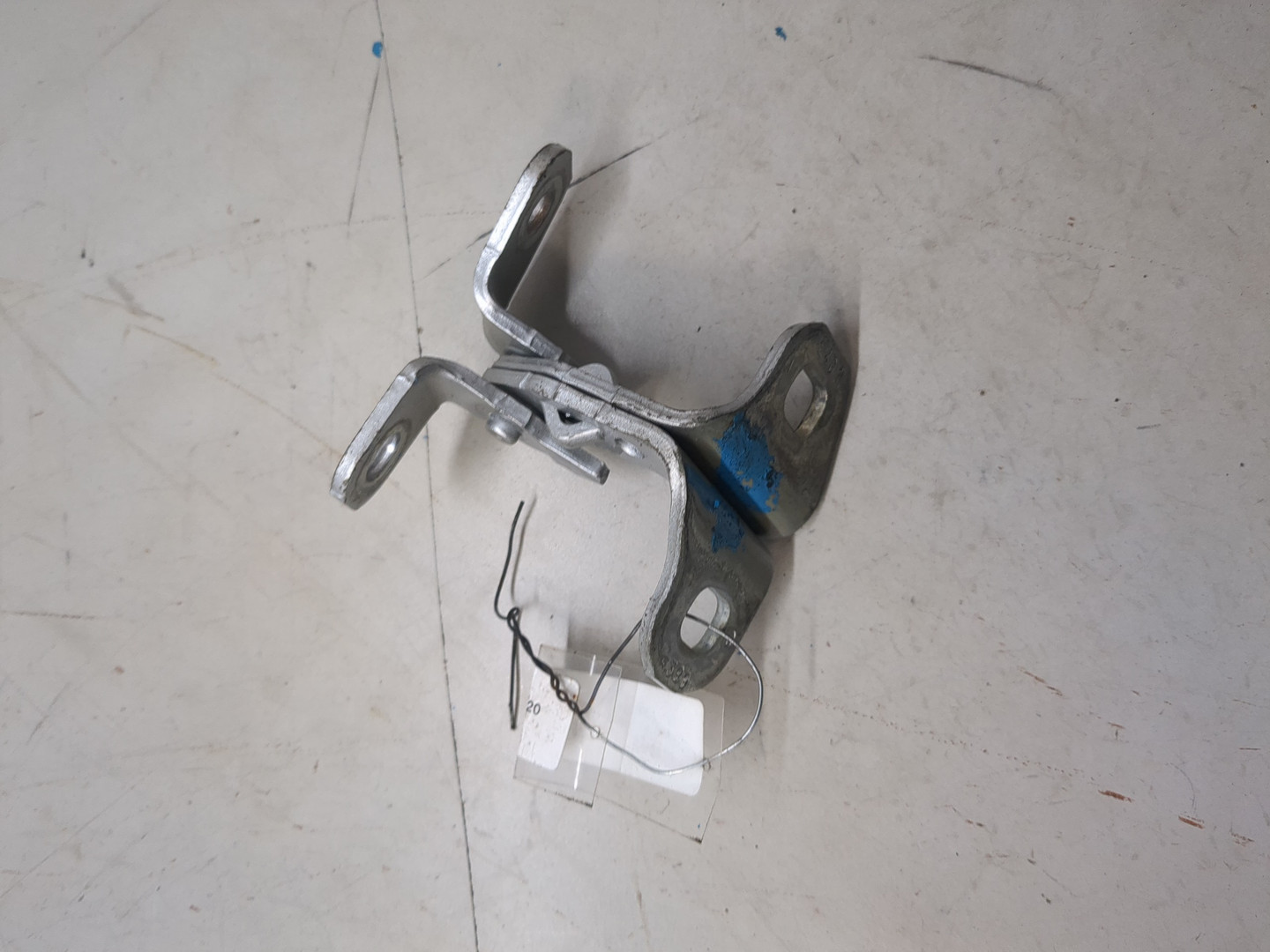 Петля двери