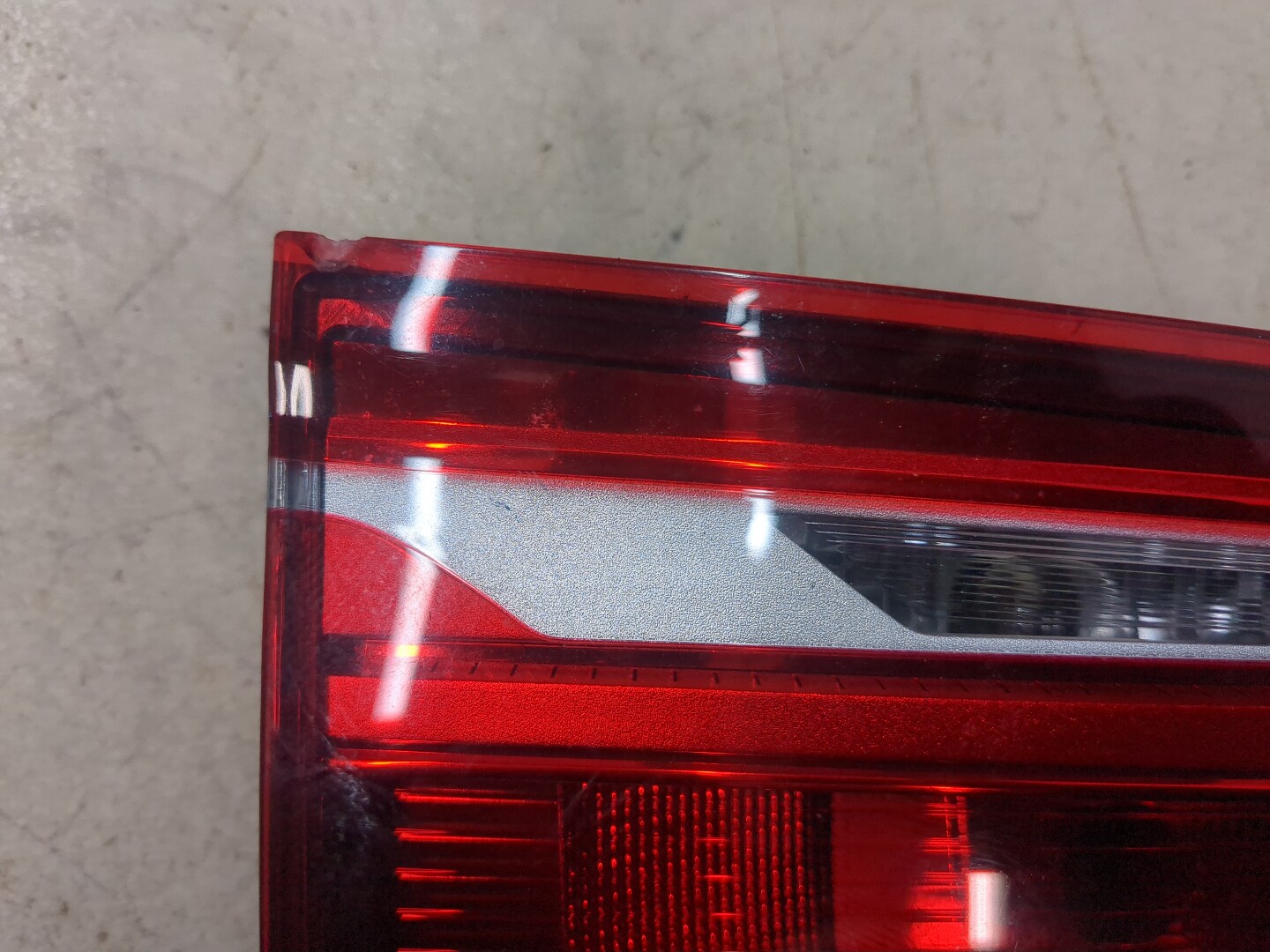 Фонарь задний внутренний левый