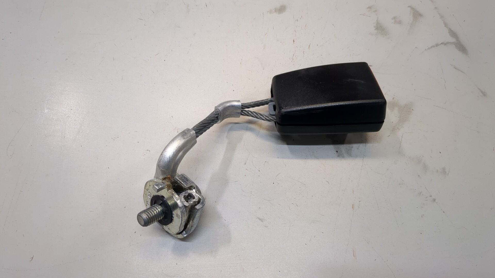 Ответная часть ремня безопасности