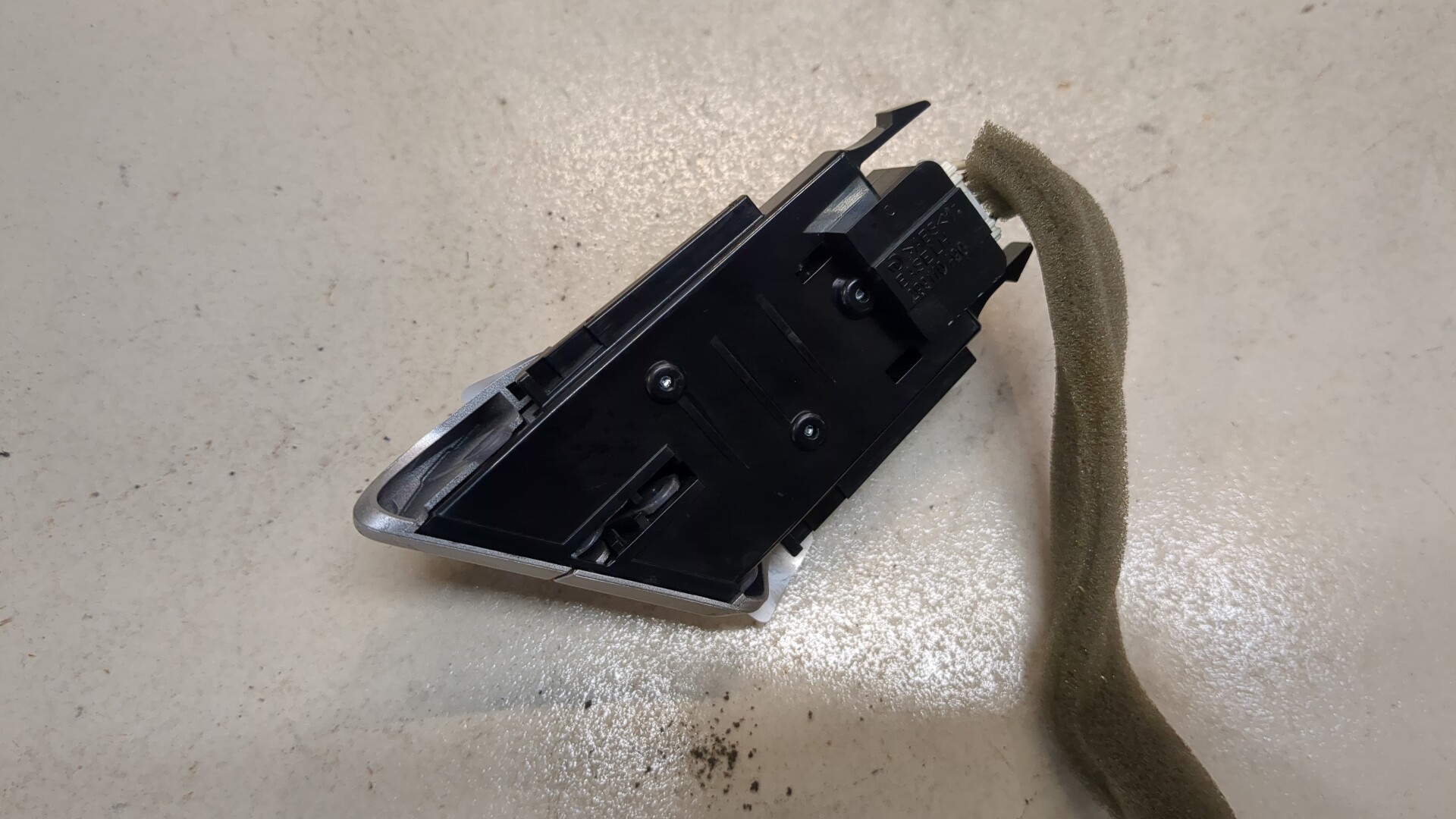 Кнопка корректора фар