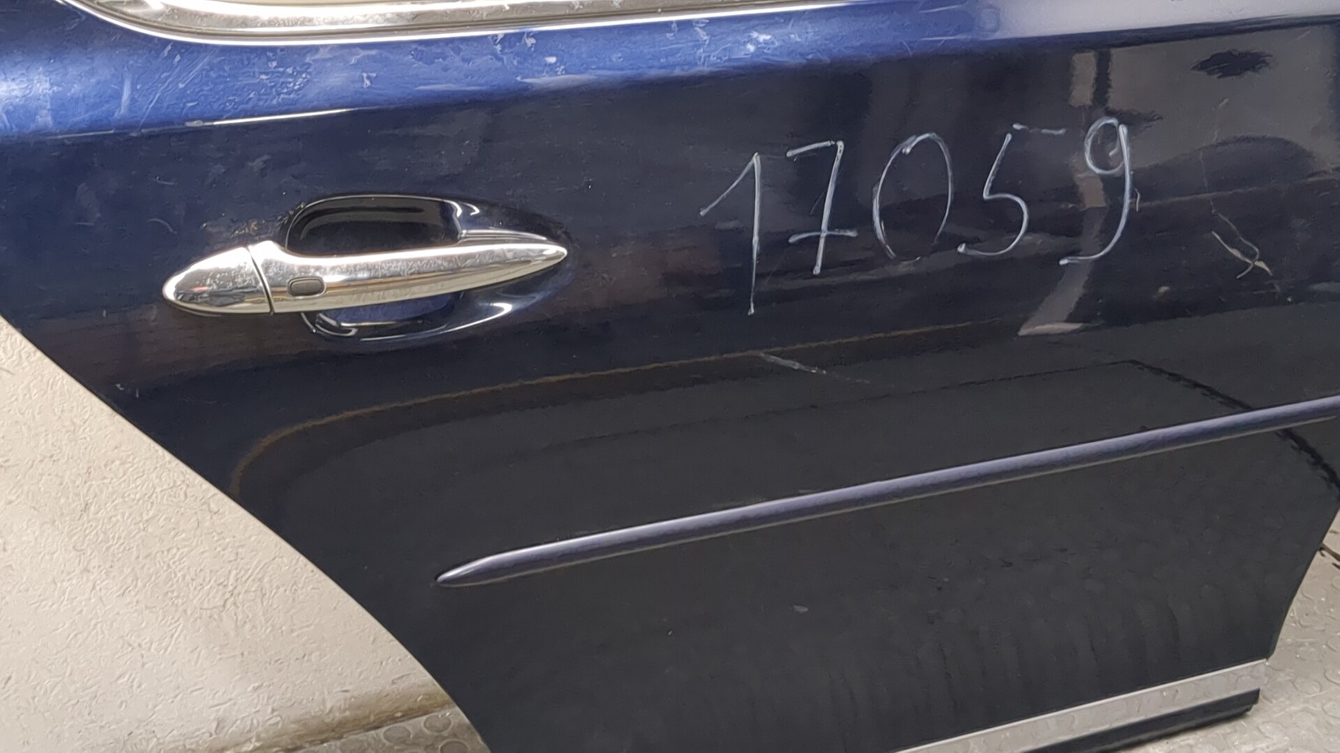 Дверь задняя правая