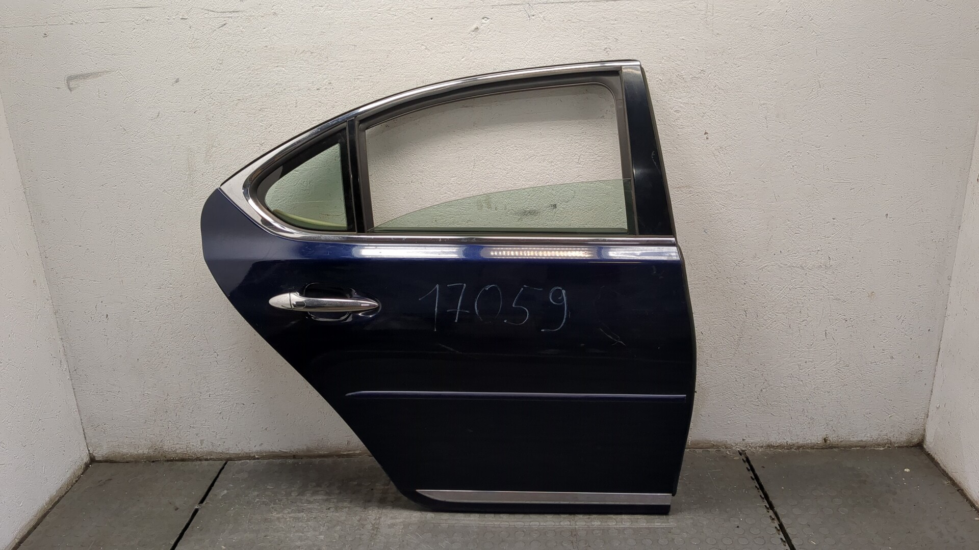 Дверь задняя правая