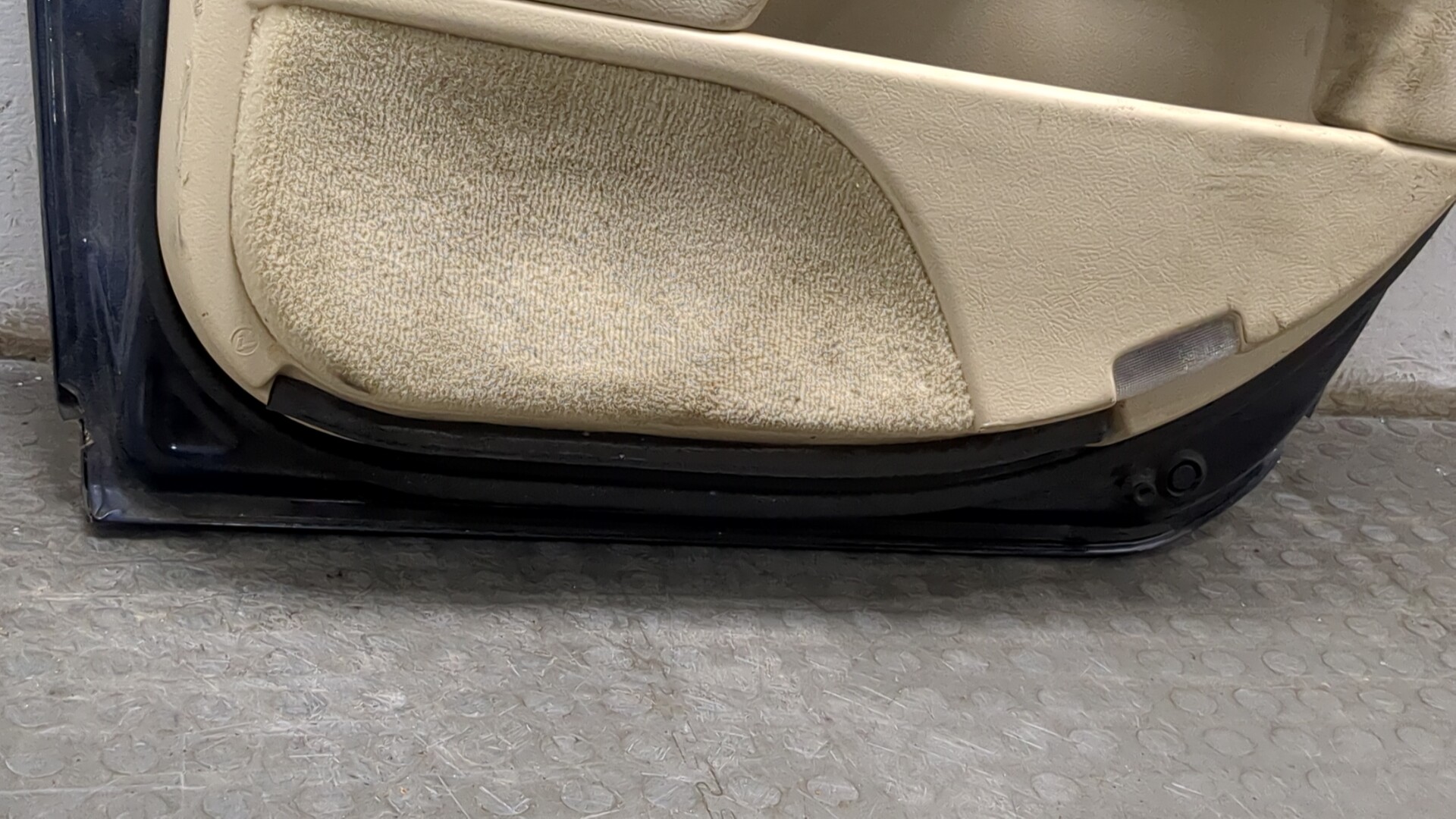 Дверь задняя правая