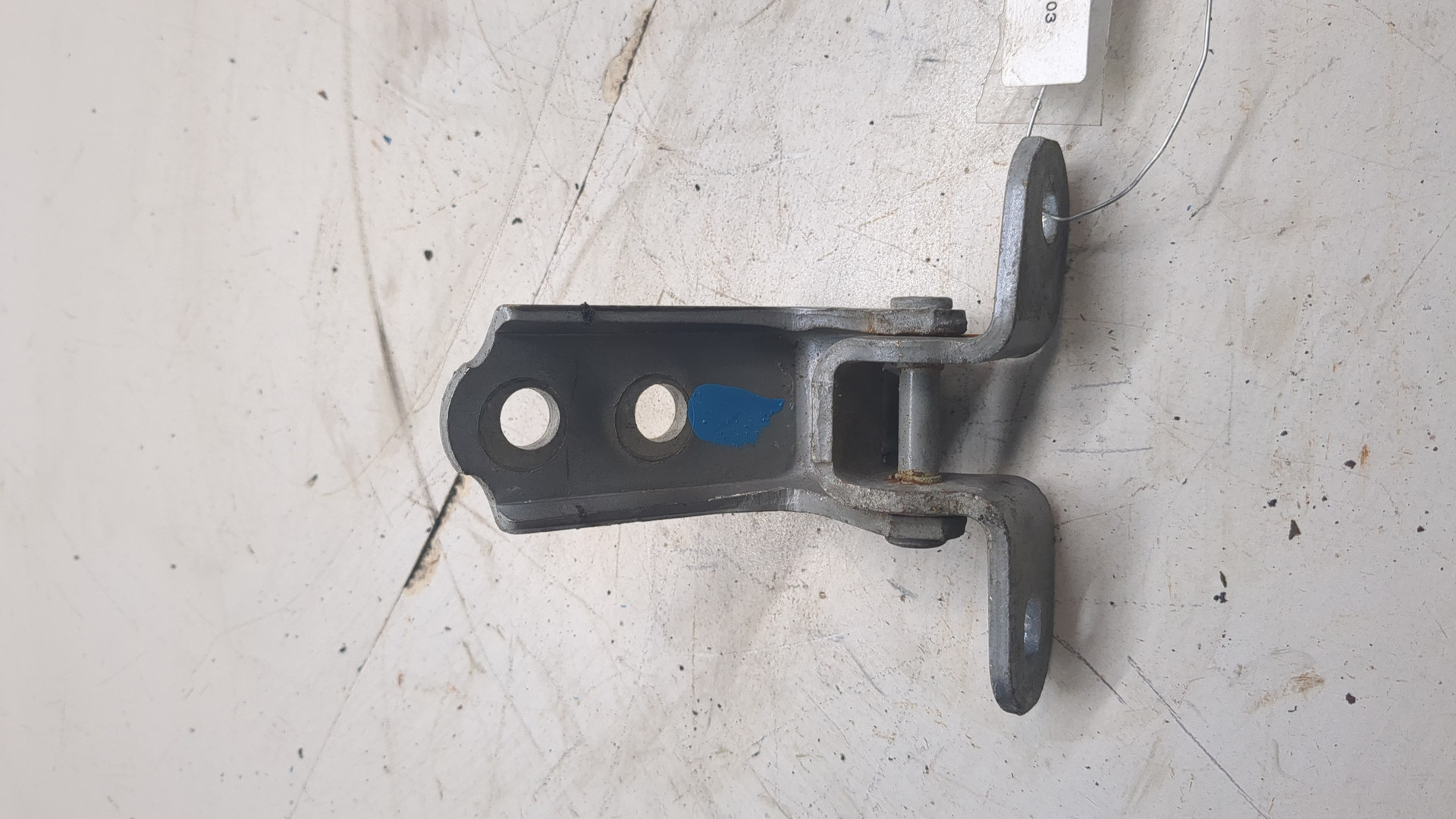 Петля двери