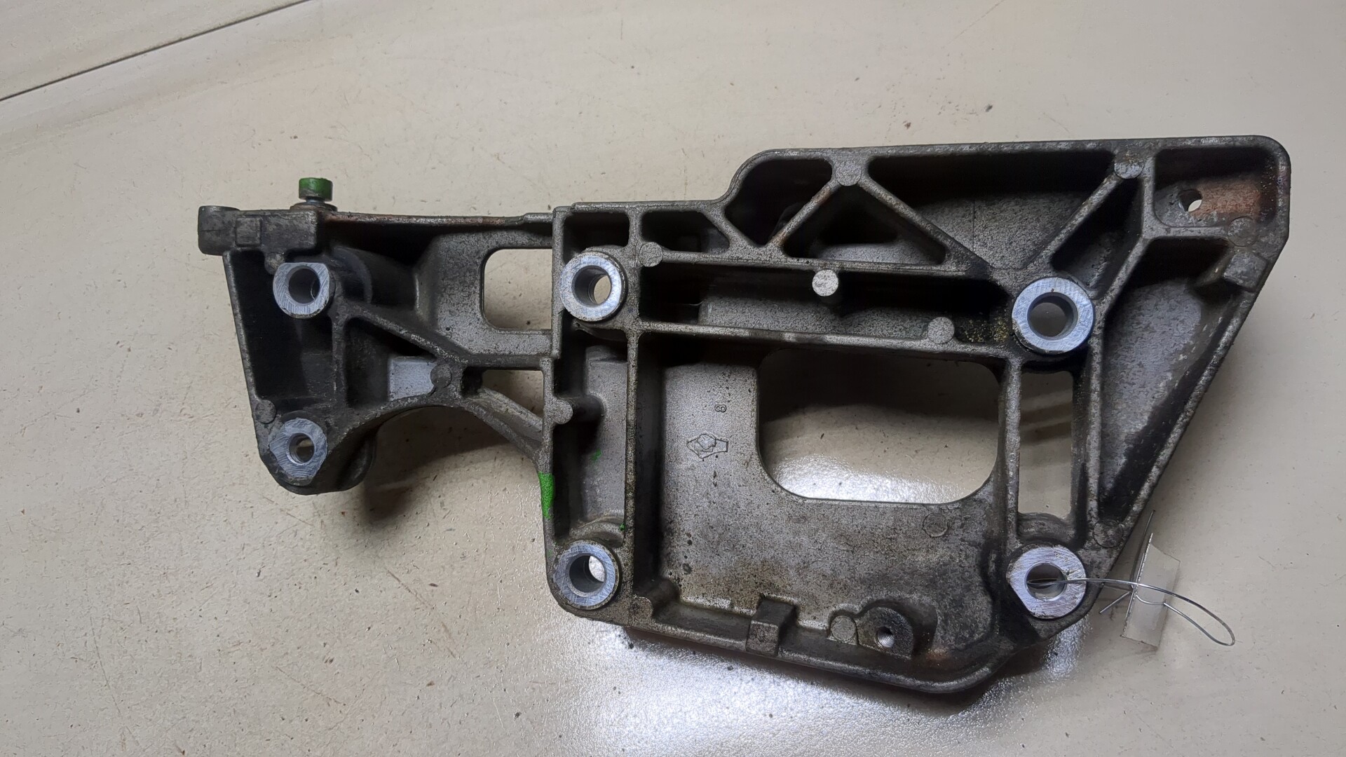 Кронштейн генератора