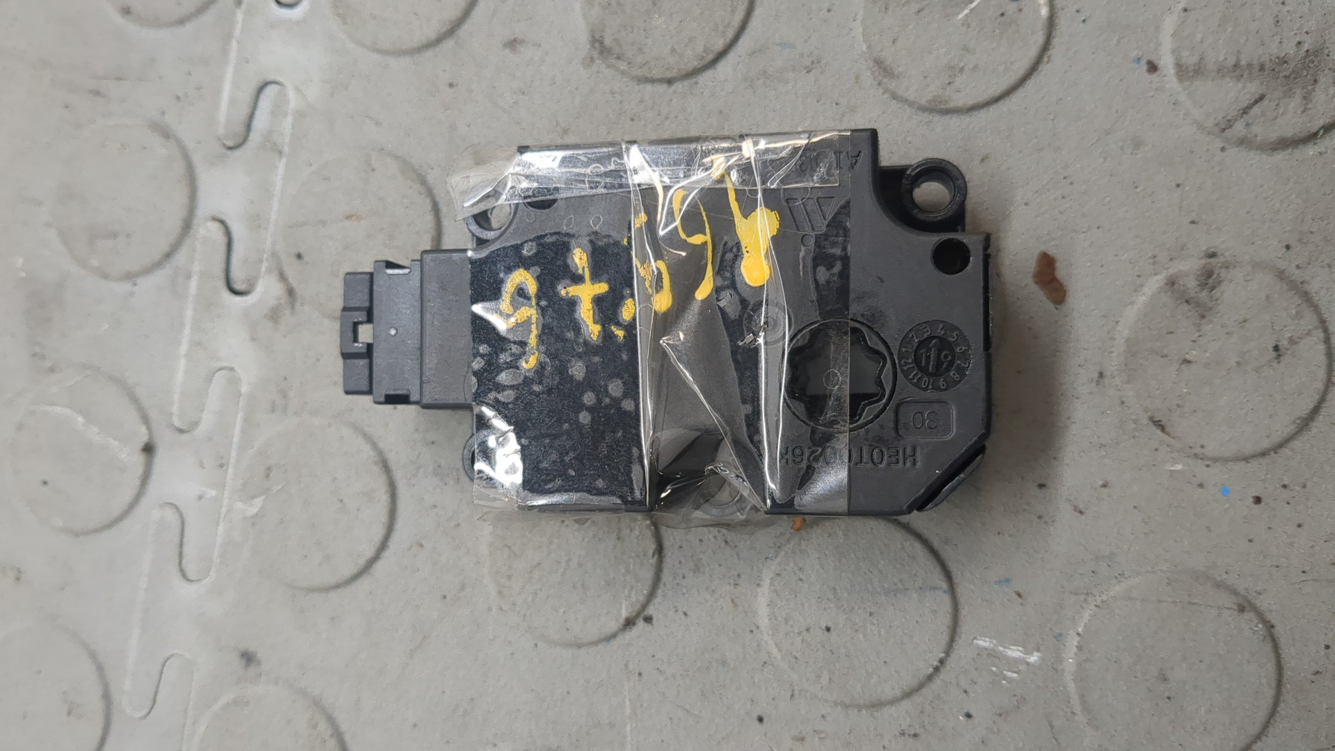 Моторчик заслонки печки