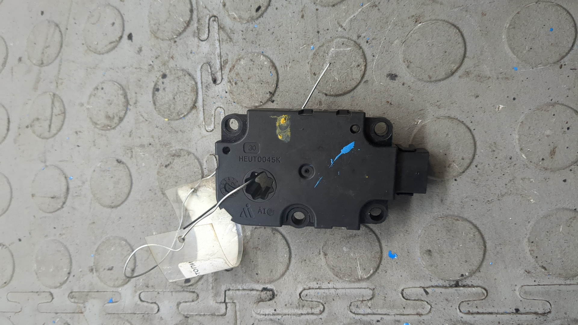 Моторчик заслонки печки