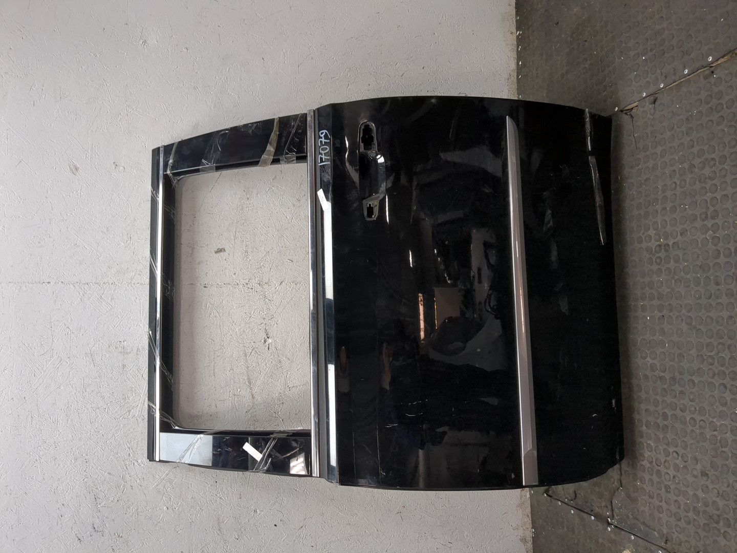 Дверь задняя левая