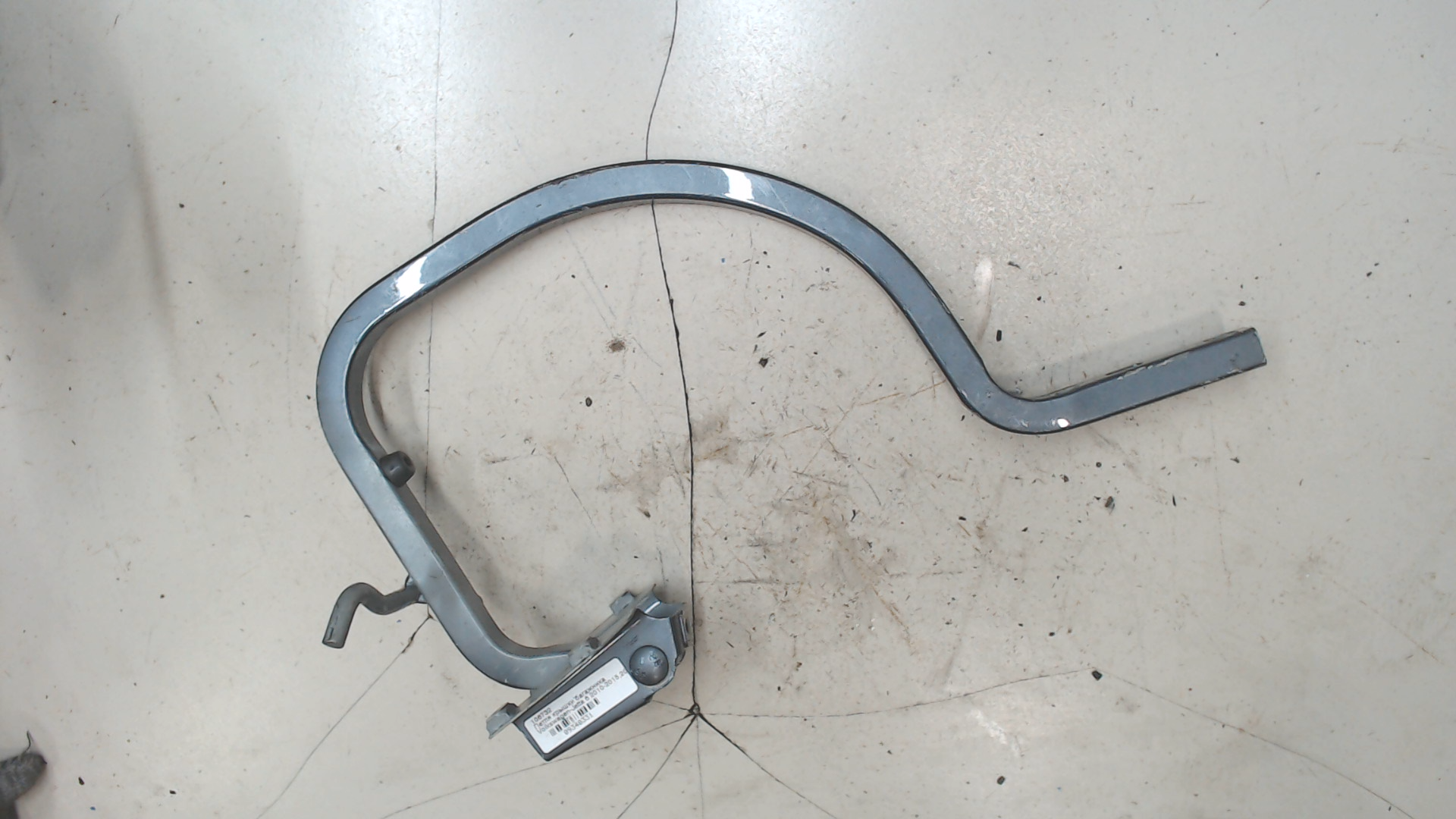 Петля крышки багажника