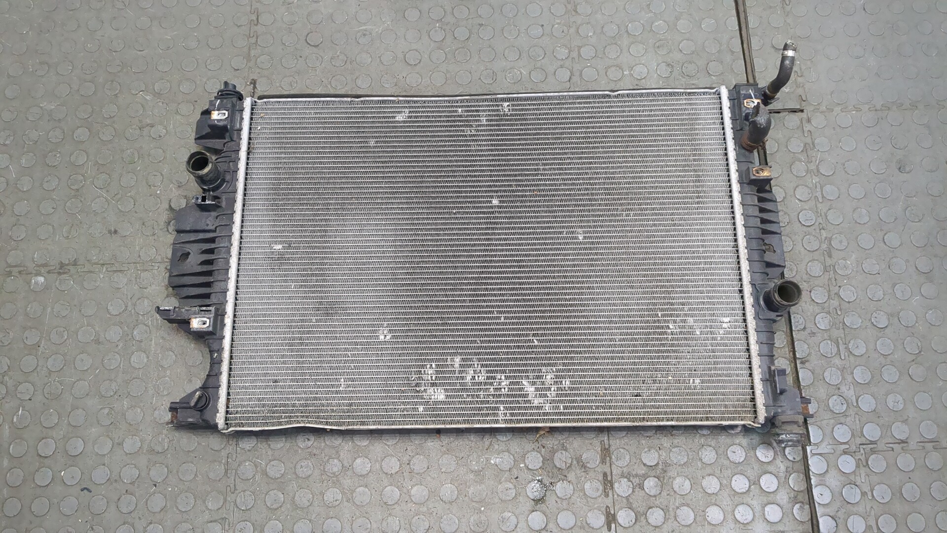 Радиатор охлаждения двигателя основной