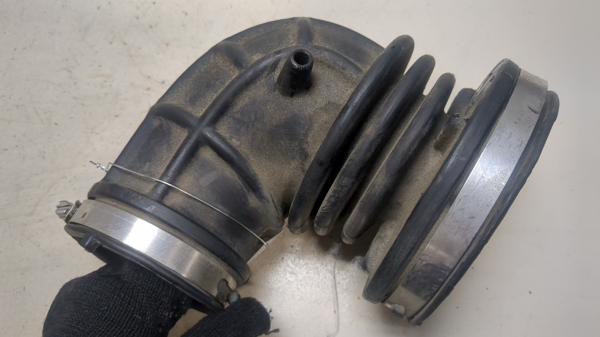 Патрубок воздушного фильтра