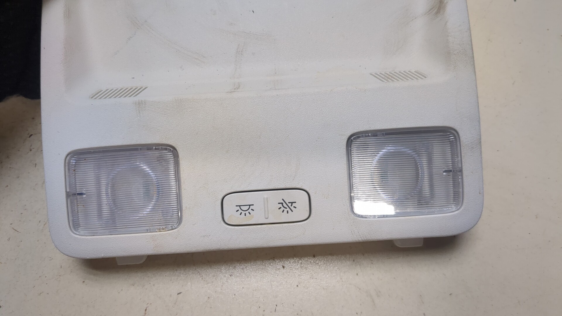 Плафон салонный