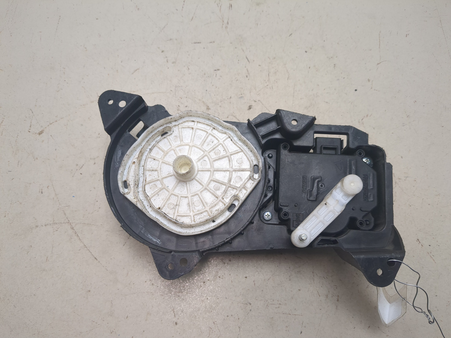 Моторчик заслонки печки