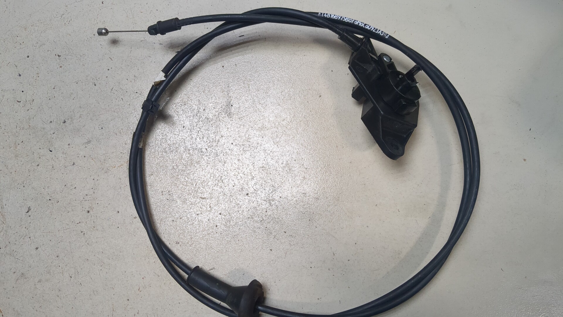 Трос открывания капота