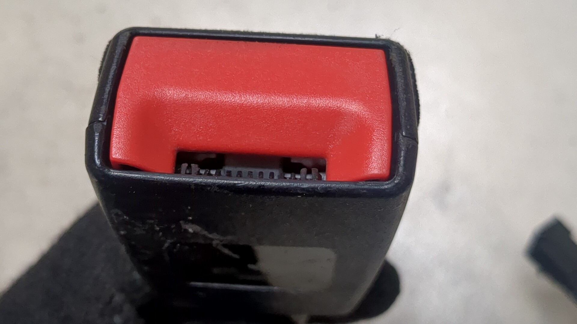 Ответная часть ремня безопасности