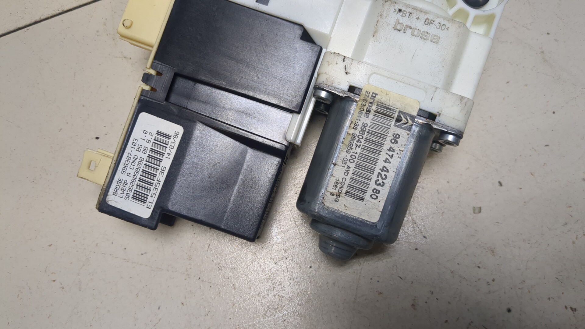 Стеклоподъемник электр. передний правый