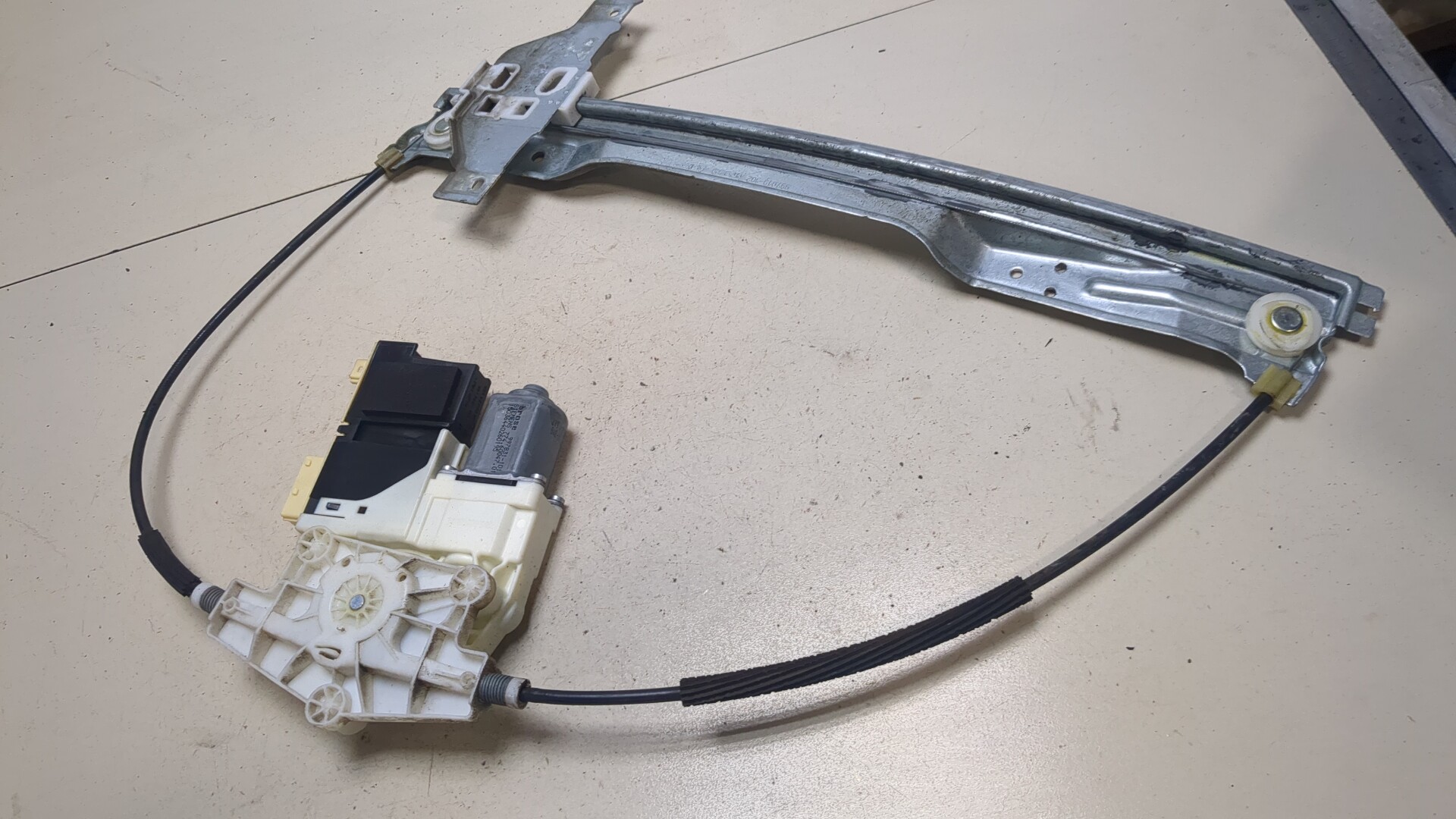 Стеклоподъемник электр. передний правый