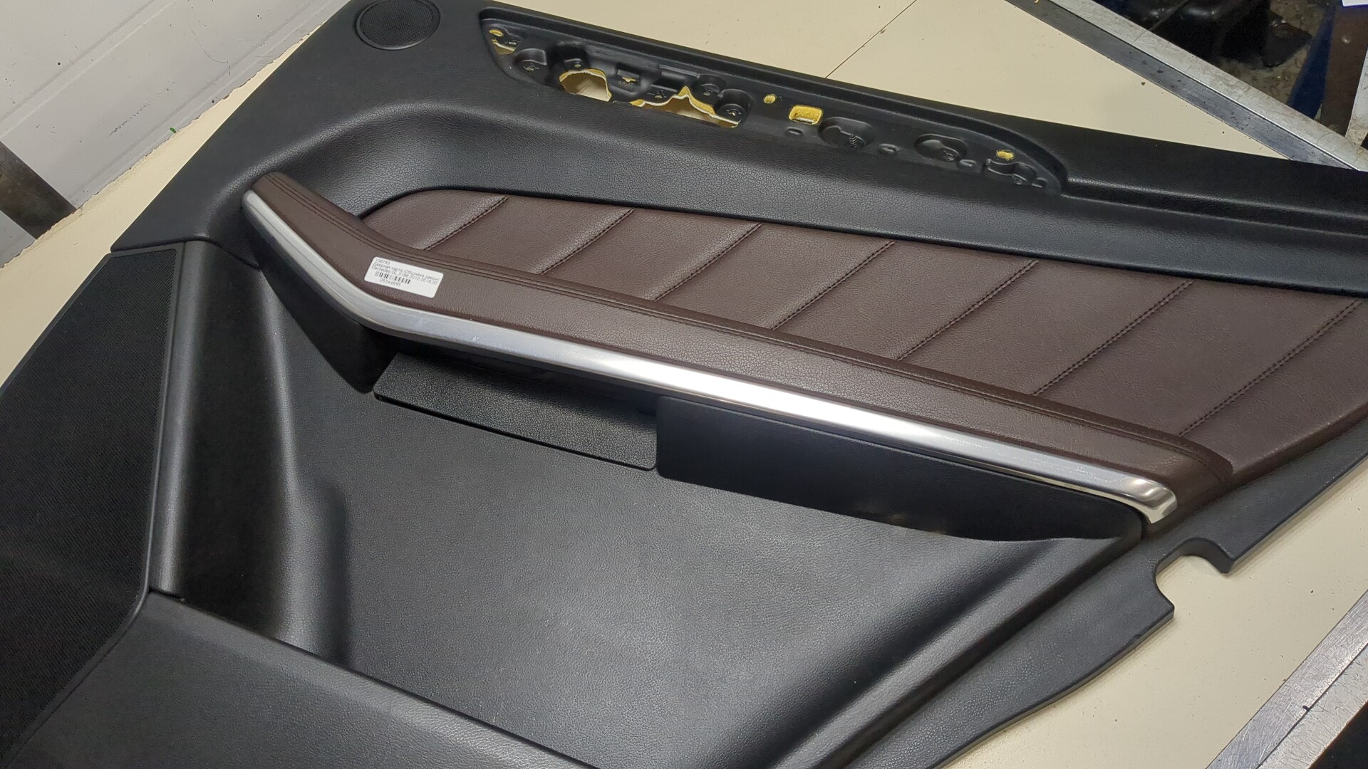 Обшивка двери задней правой