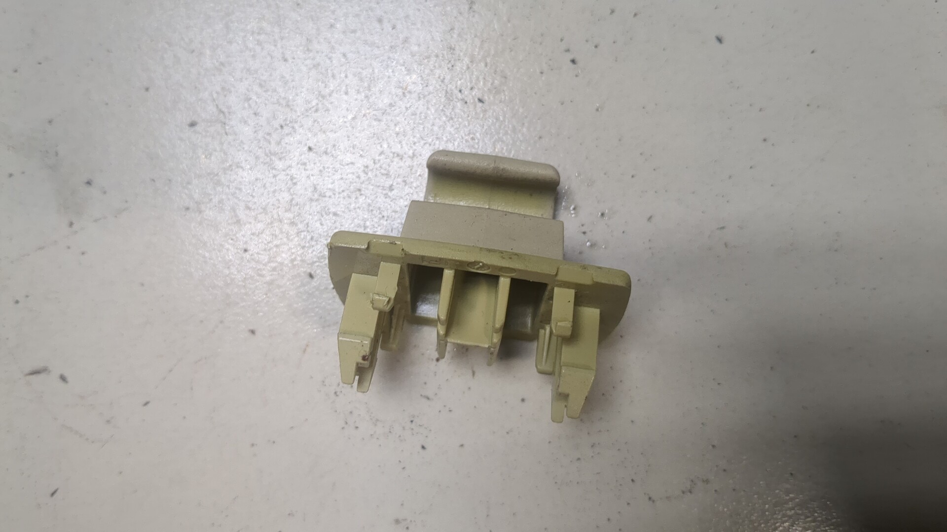 Кронштейн солнцезащитного козырька