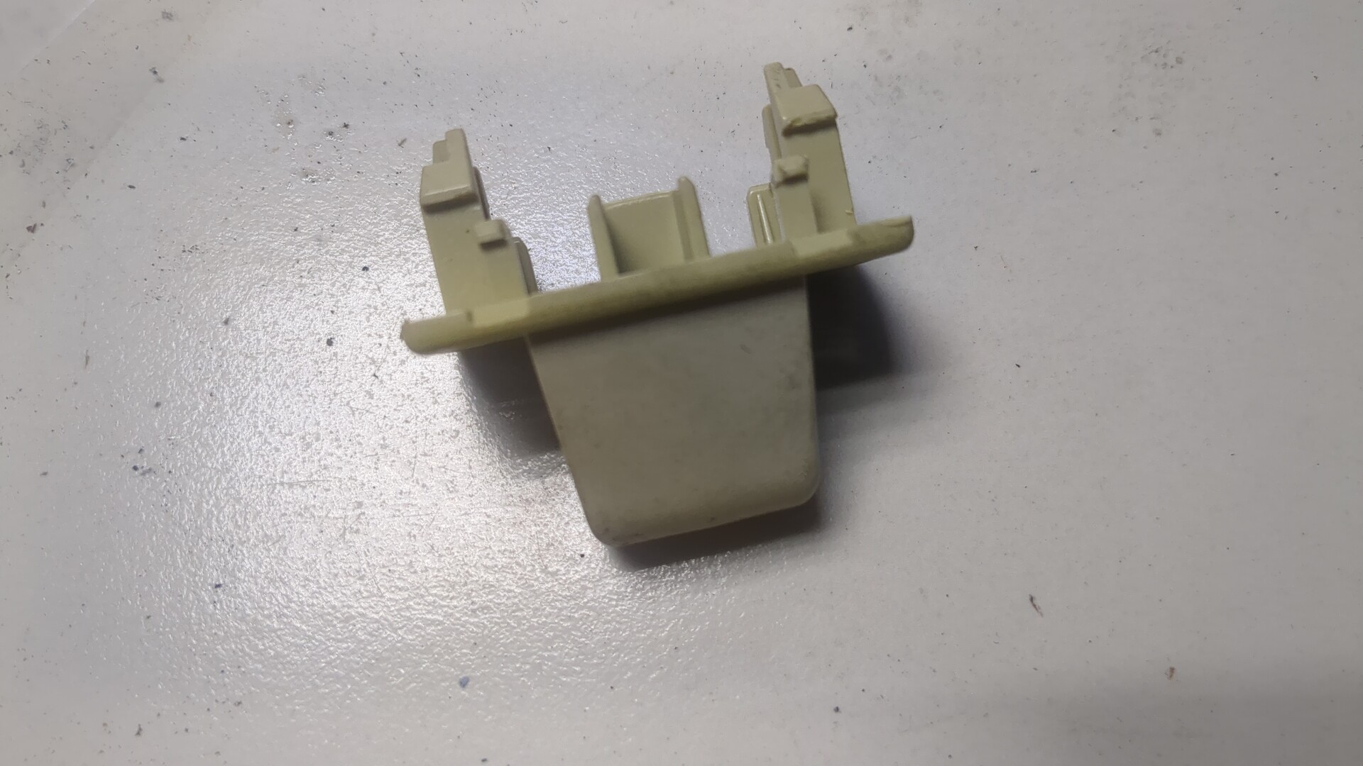 Кронштейн солнцезащитного козырька