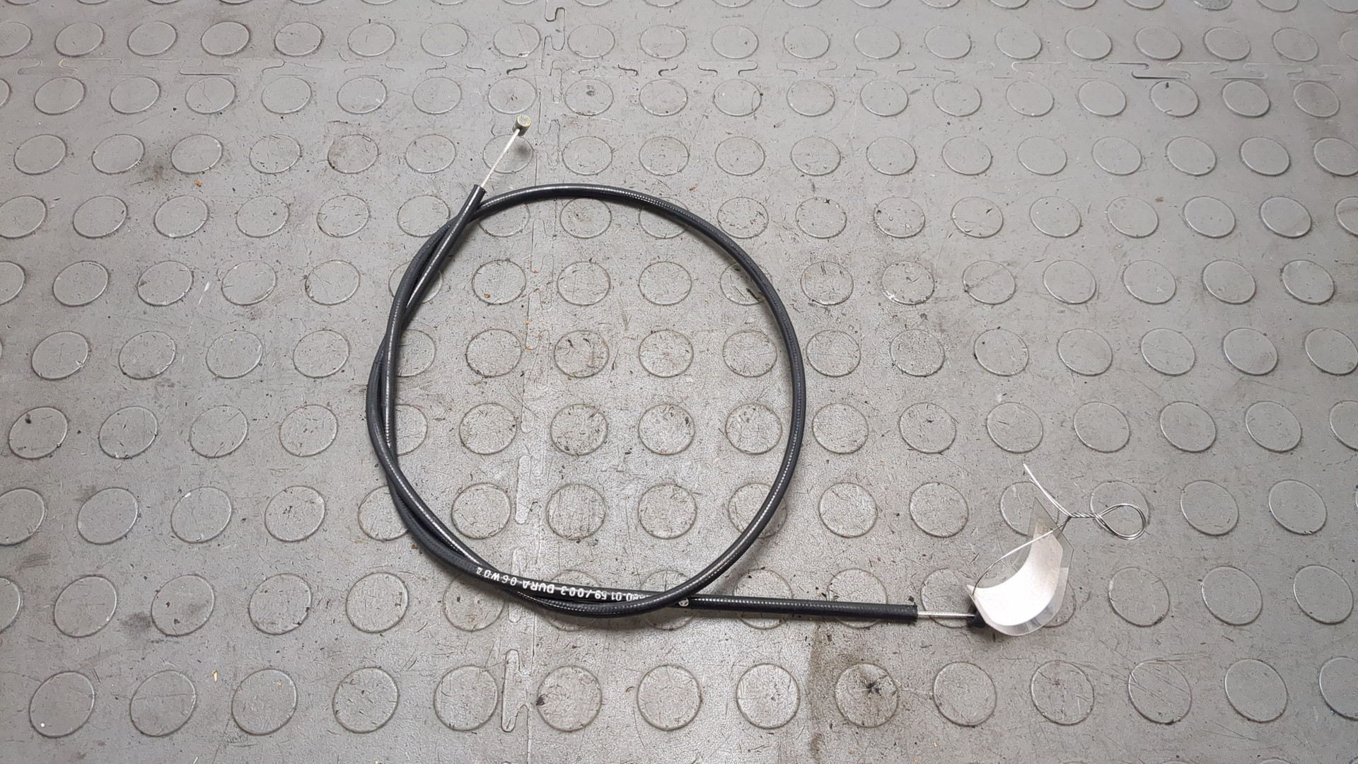 Трос открывания капота