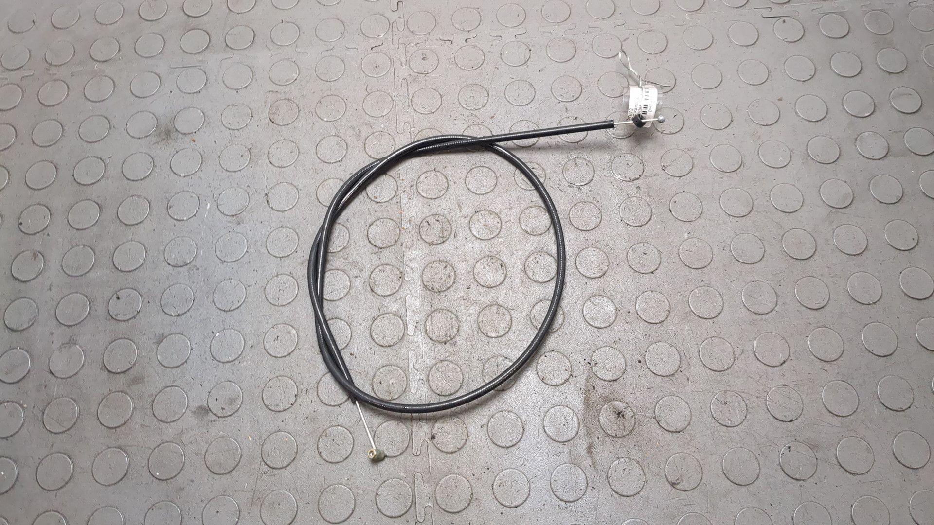 Трос открывания капота