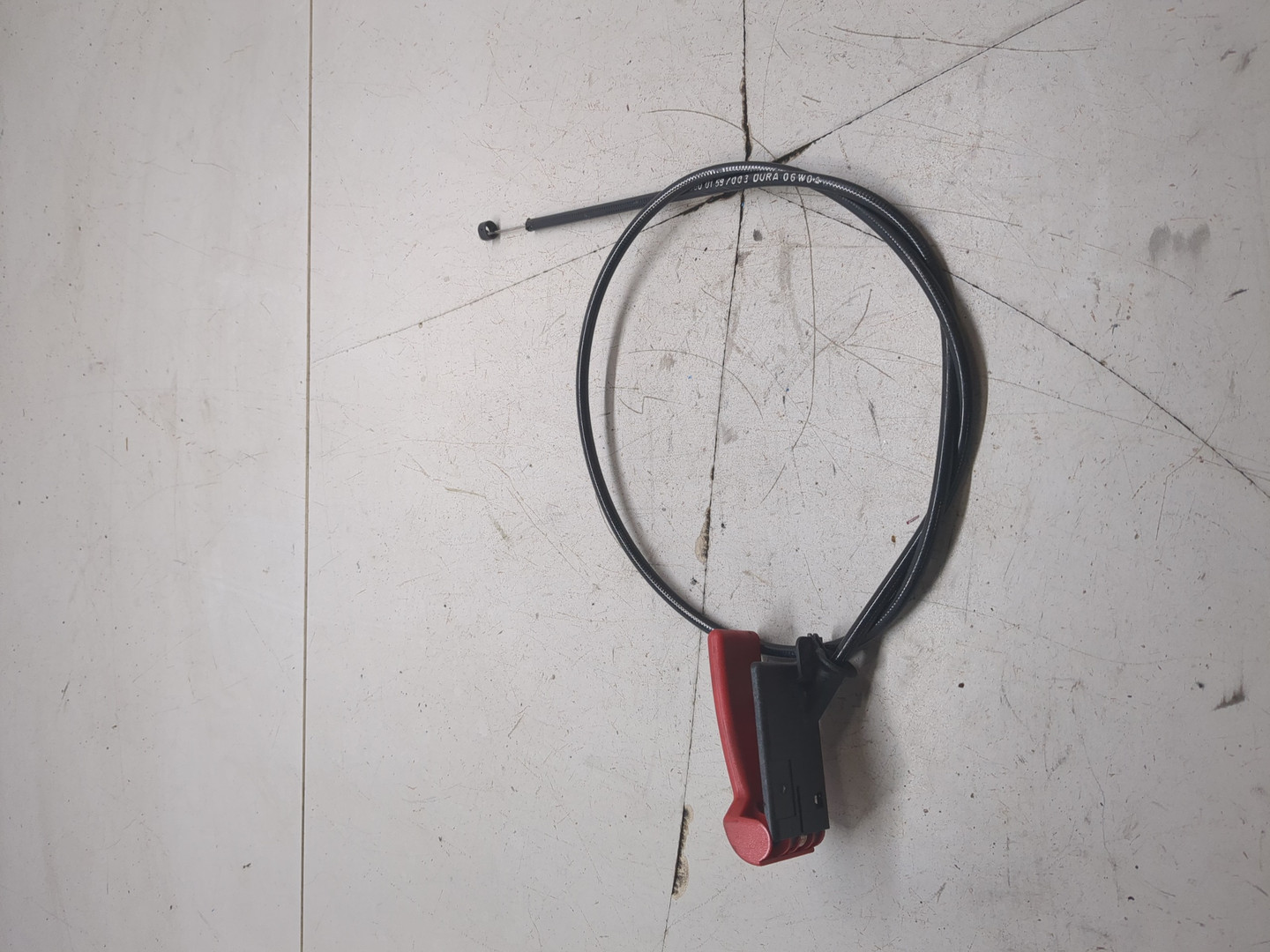 Трос открывания капота