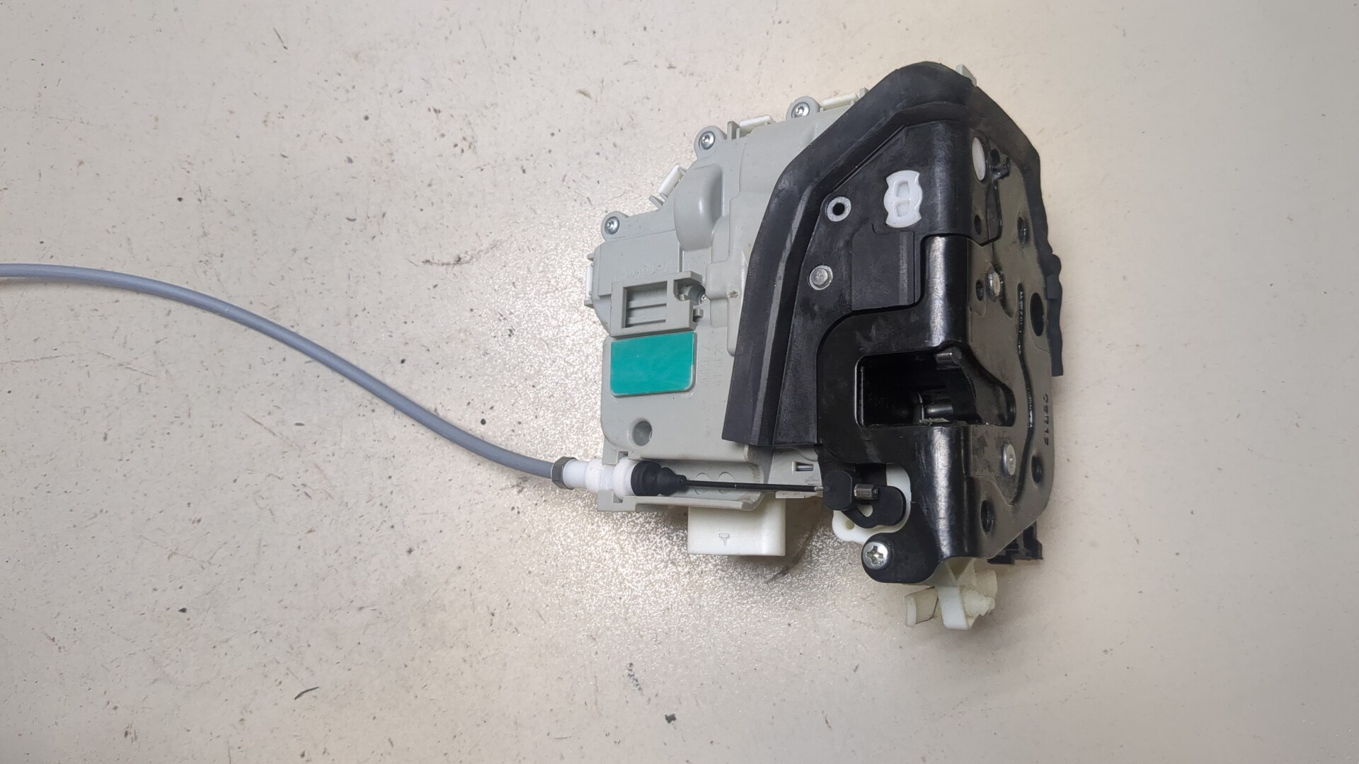 Замок двери передней правой