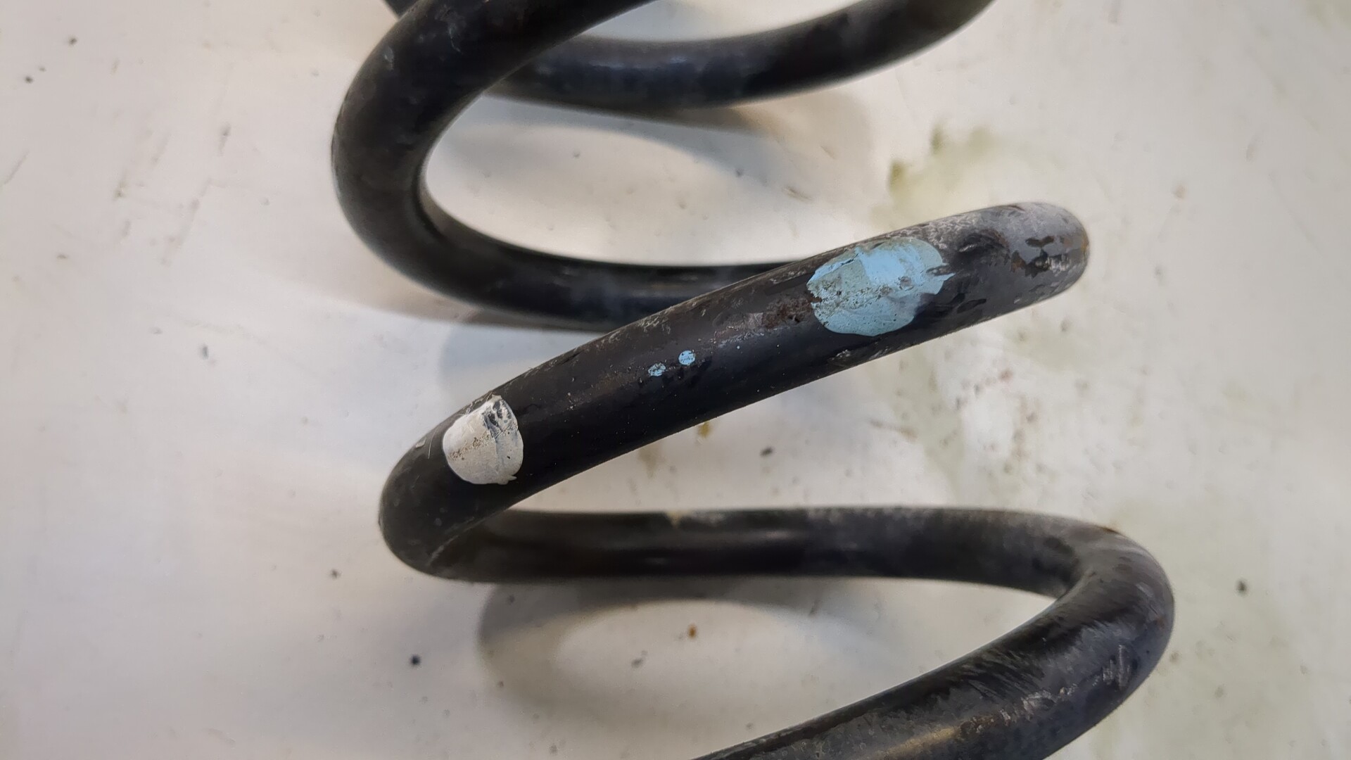 Пружина задняя