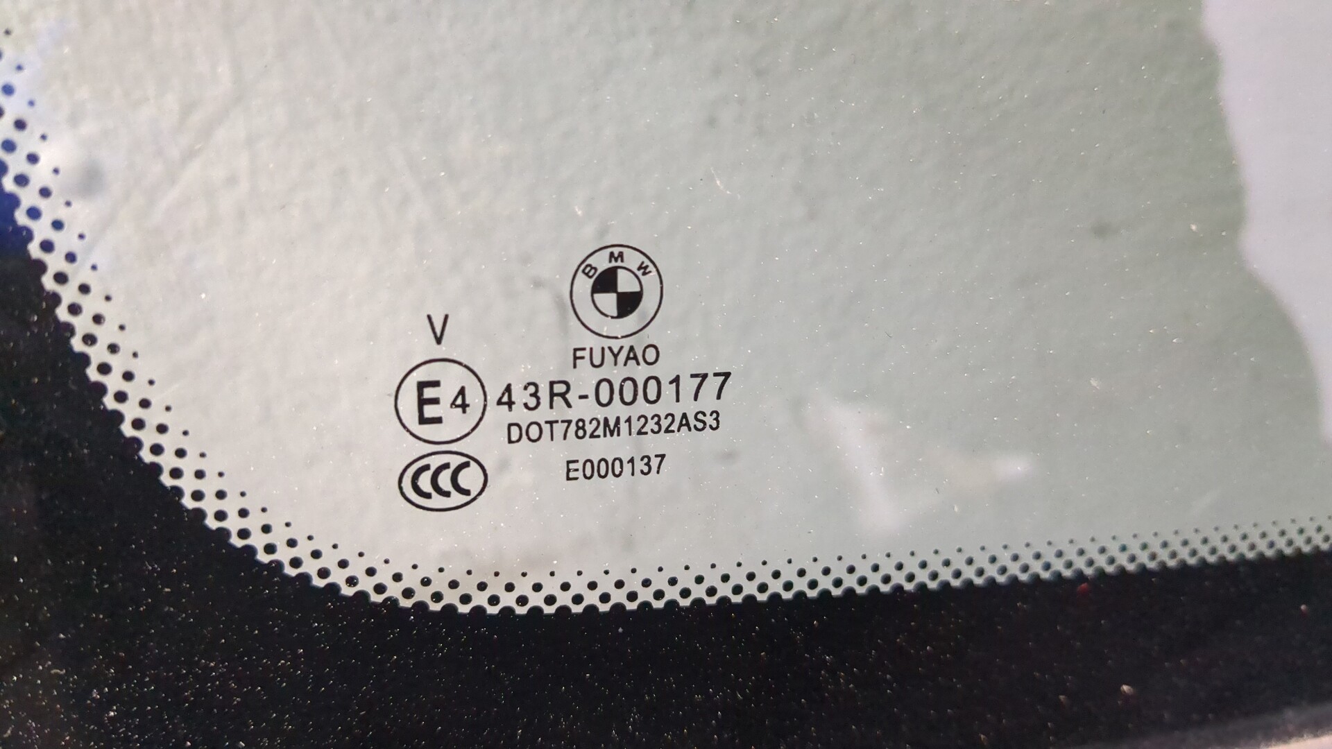 Стекло боковое