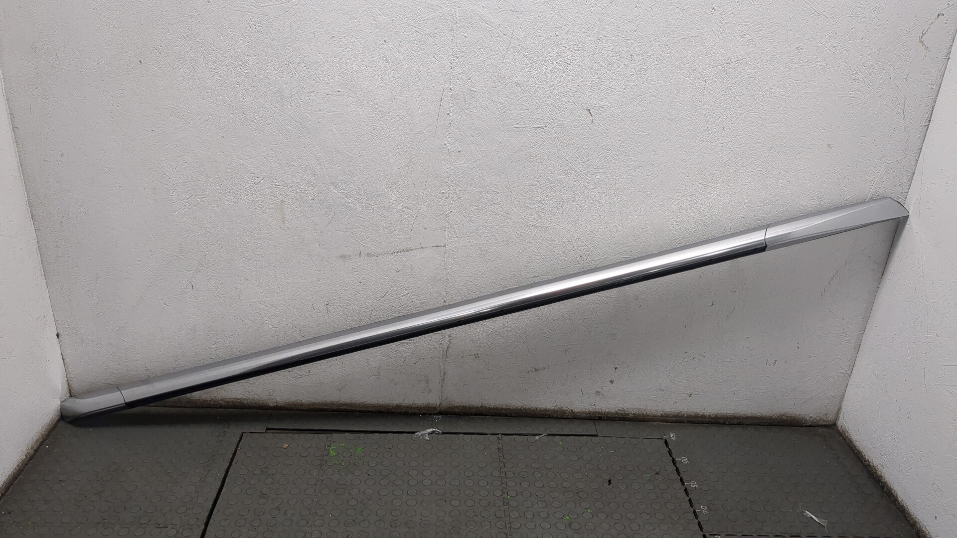 Рейлинг (релинг) левый (планка на крышу)